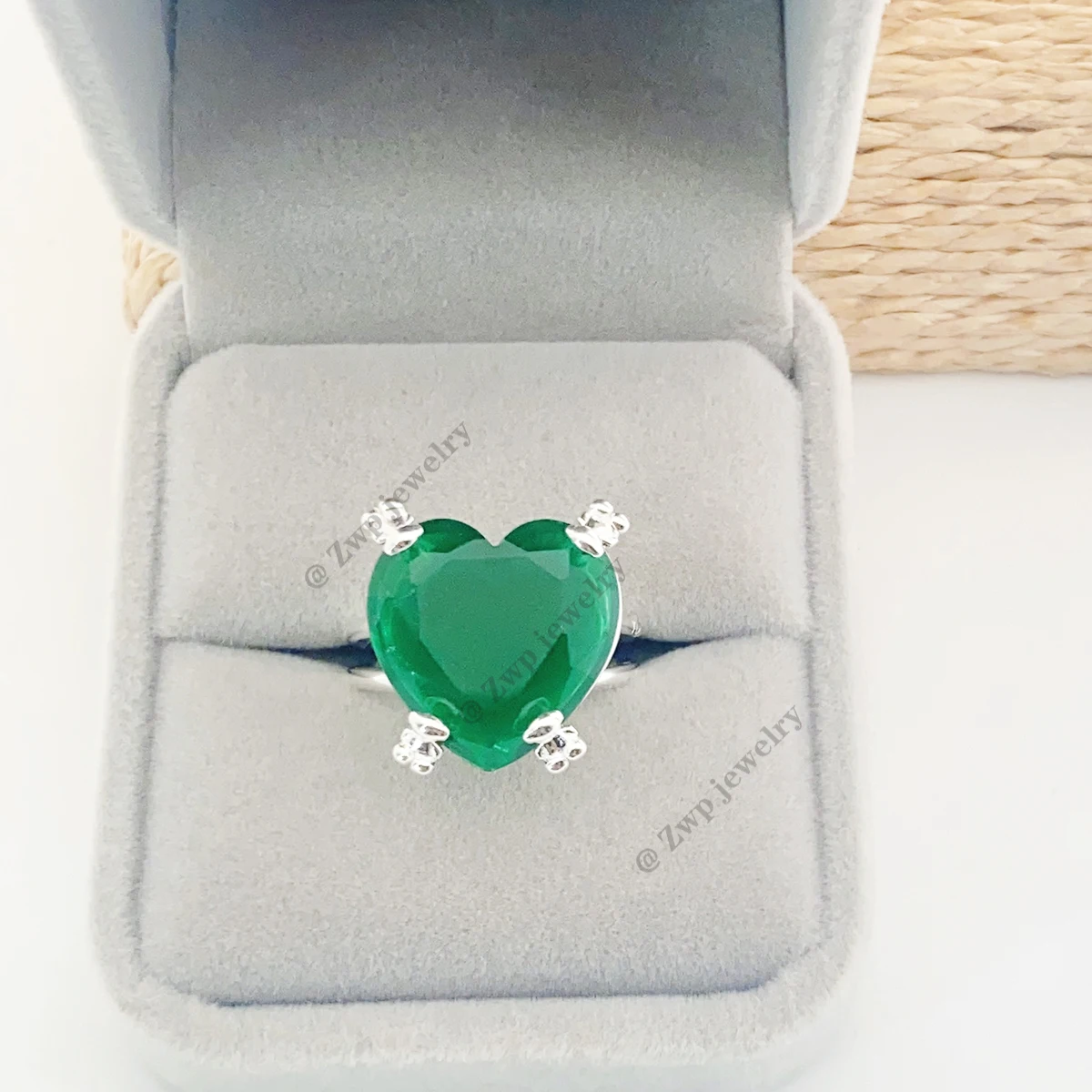 2023 New Touses 925 Sterling Sliver Green Chalcedony Heart Faceted Earrings Rings Pendant With Bear Claws Women Luxury Jewelry