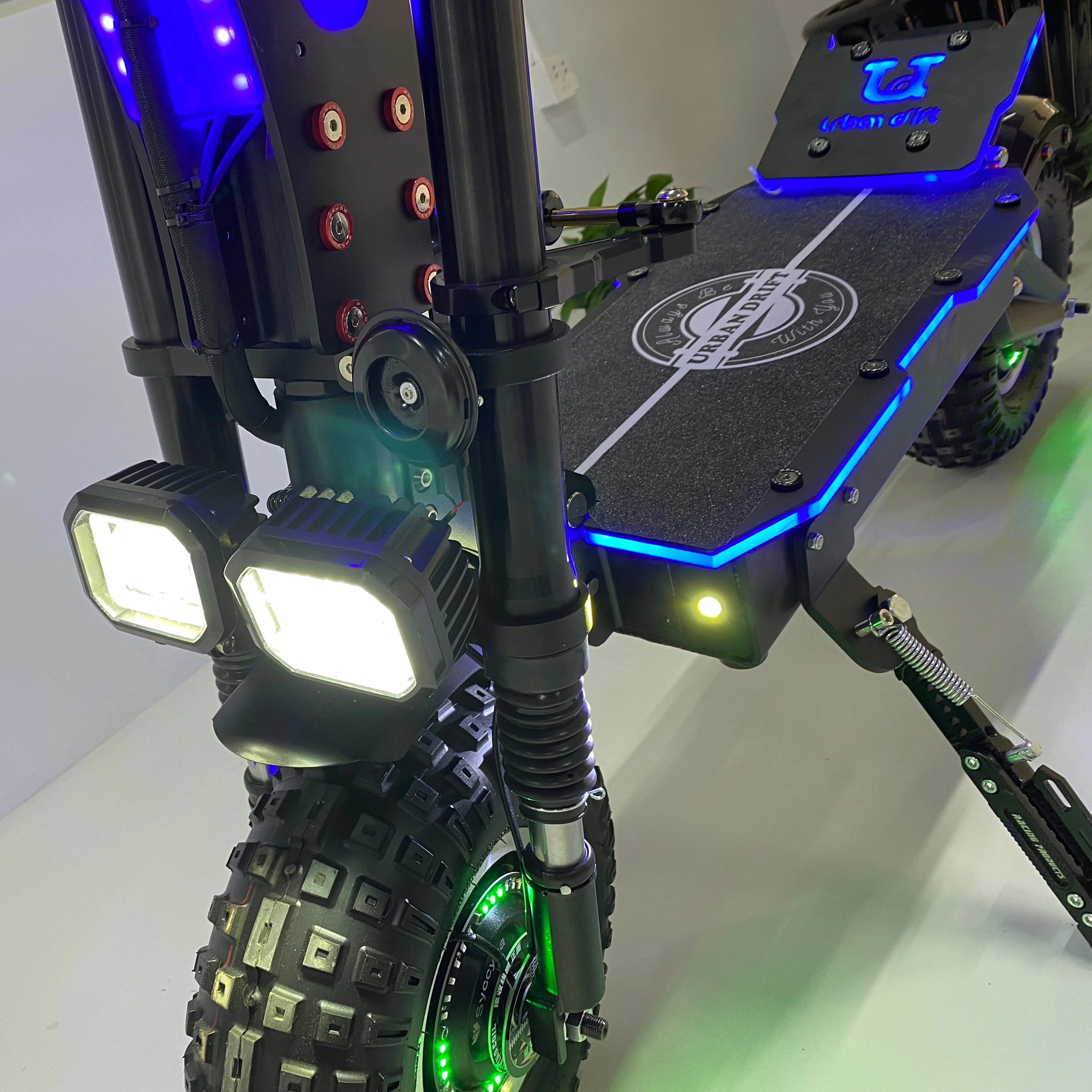 China Dual motor 6000W 14 inch off road 60V 38.4Ah Super Fast 85kmh 100km long range tiger Electric Scooter OEM manufacture