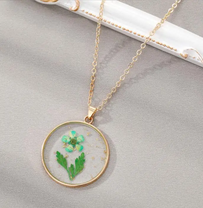Resin dried flower pendant necklace Titanium steel gold round pendant necklace for women