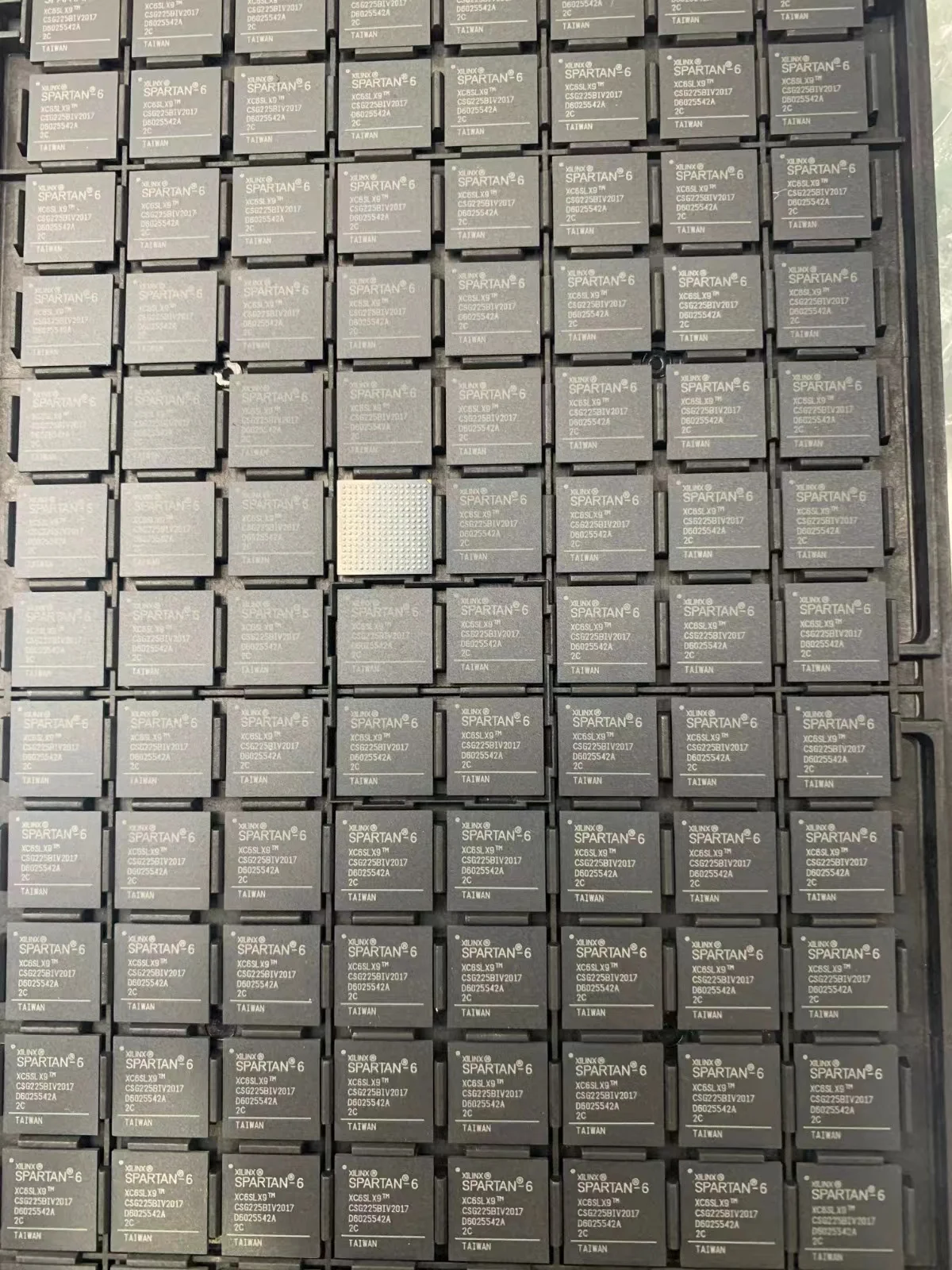 XC6SLX9 XC6SLX9-2CSG225C IC Field Programmable Gate Array FPGA 160 I/O 225CSBGA