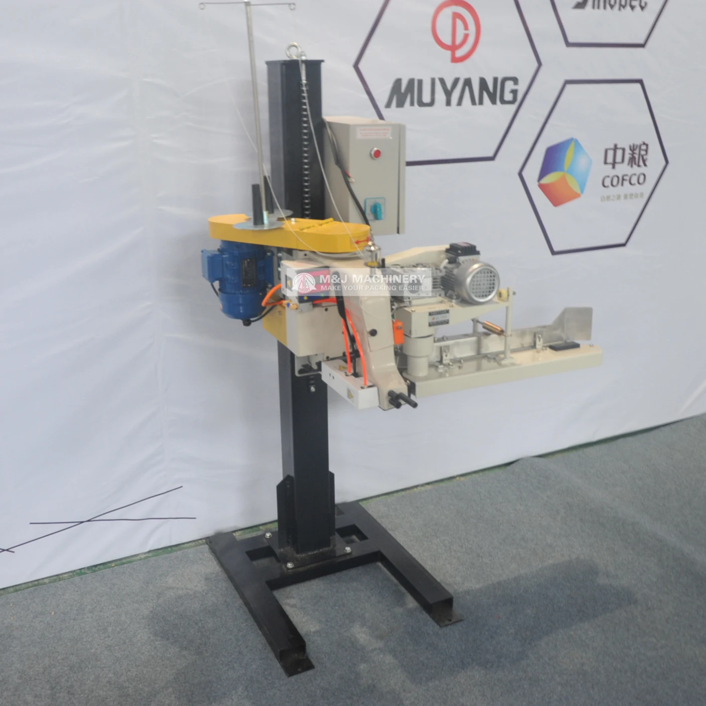 Cutting and sewing machine for plastic bags