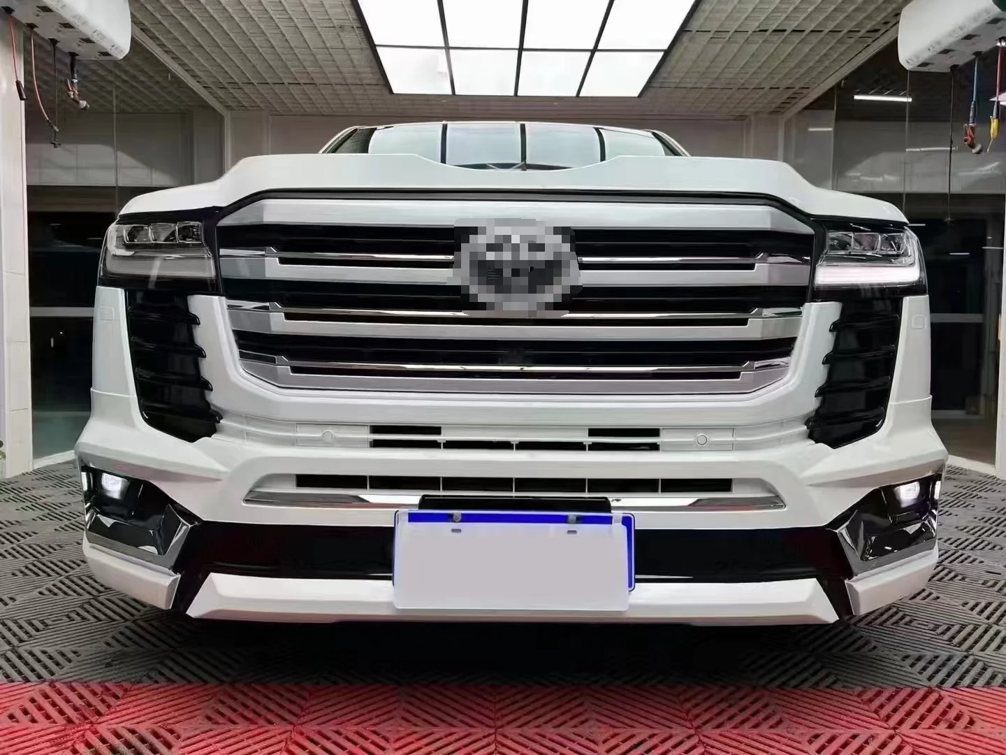 High Quality Hot Sale Car Bodykit for LC200 2008-2021upgrade to LC300 2022