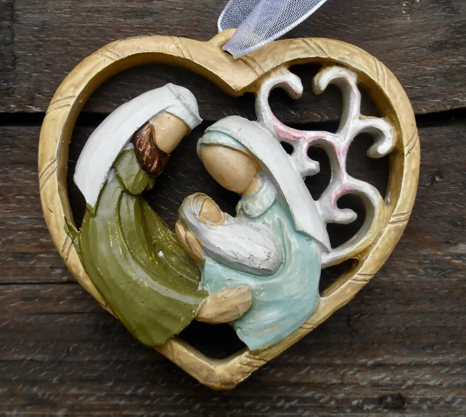 Nativity Holy Family Christmas Resin Heart nativity