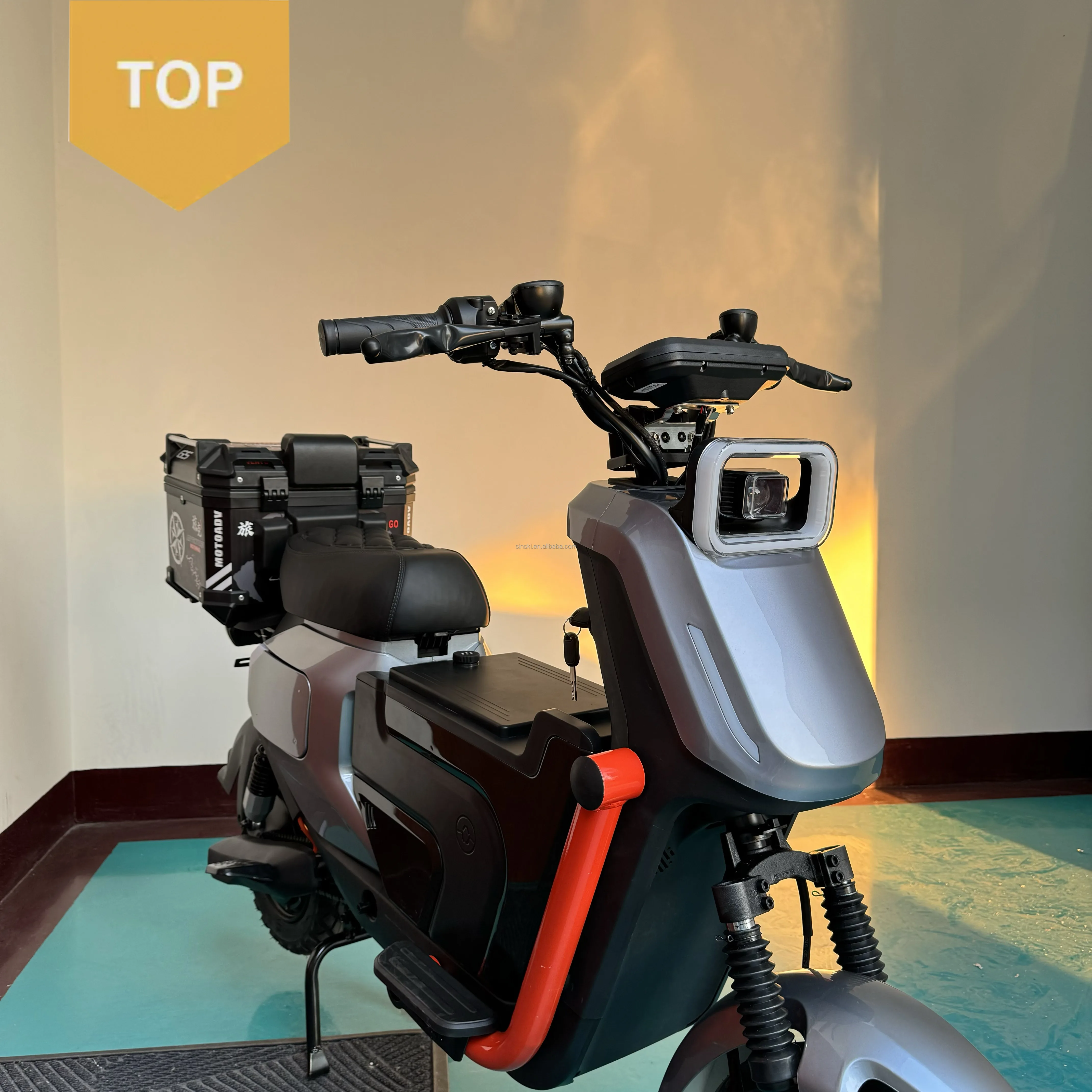 Elektrikli motosikletler elektrikli scooter elektrikli bisiklet kentsel hareketlilik icin yenilikci elektrikle calisan ulasim
