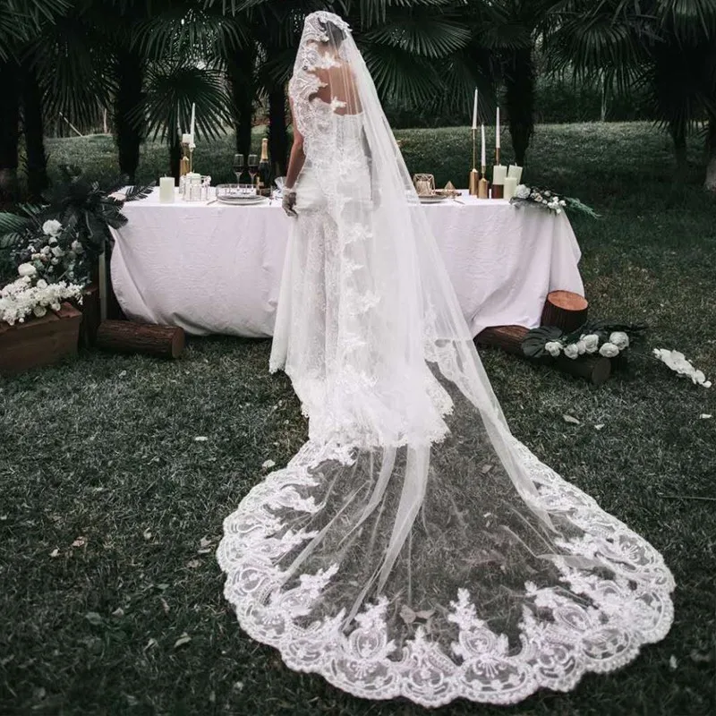 ROMANTIC Wedding Vintage Bridal Veils Ivory Beautiful Long Lace Veil with Comb