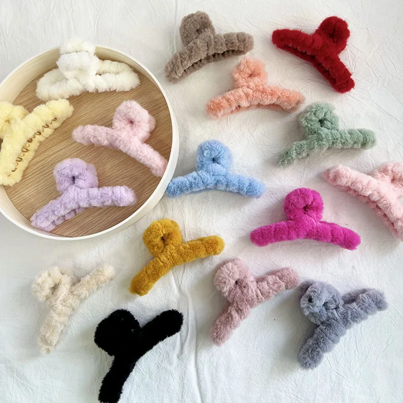 Jiamu Hot Selling Plush Hair Claw Clips Big Size Korean Style Winter Fur Hair Claws Cute Shark Hair Clamp INS Wholesale Women