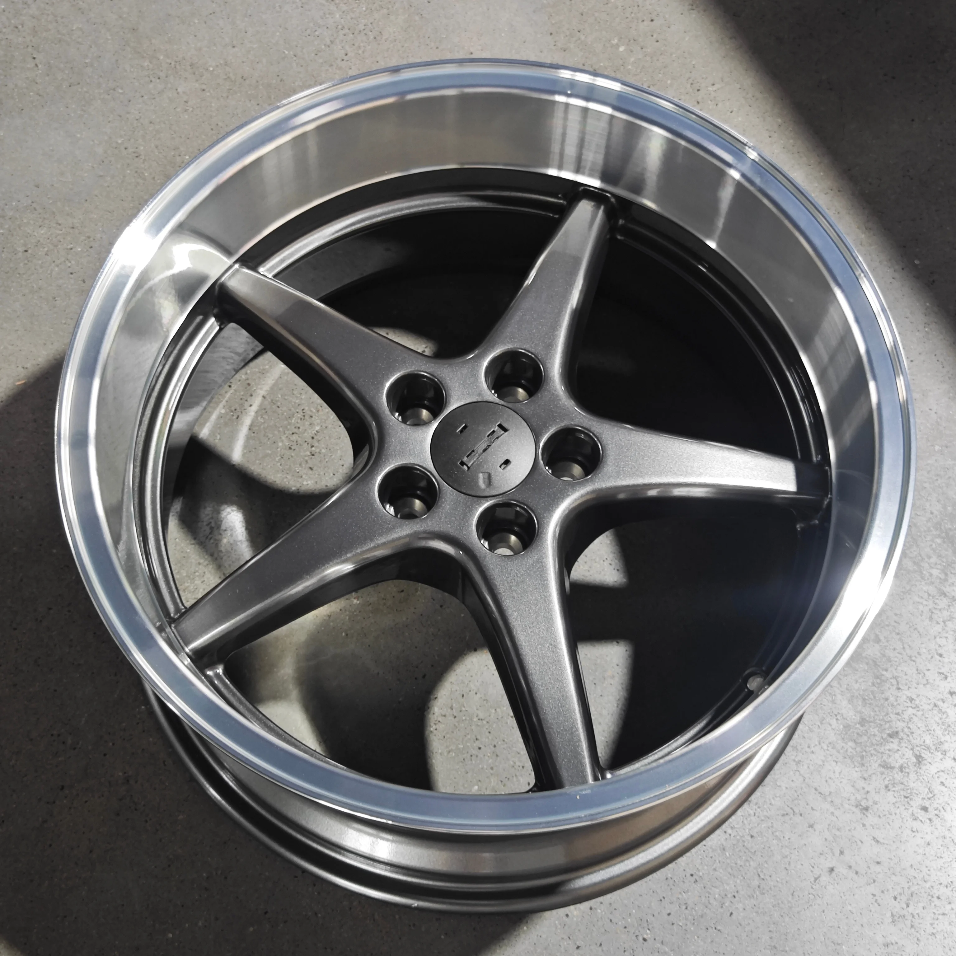 Alloy Rims Passenger Car Wheel 18 8.5 Inch Five Spoke 5X108 mm 6 ET 65.1CB For Volvo
