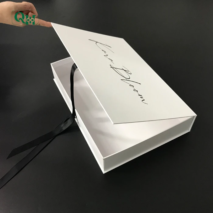 
Popular Custom ribbon baby clothes packaging box 