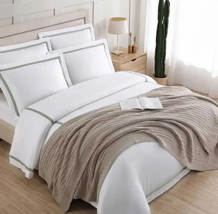 High Quality Comfortable 3Pcs/4Pcs White Stripe Hotel Bed Sheet Bedding Set For Hotel