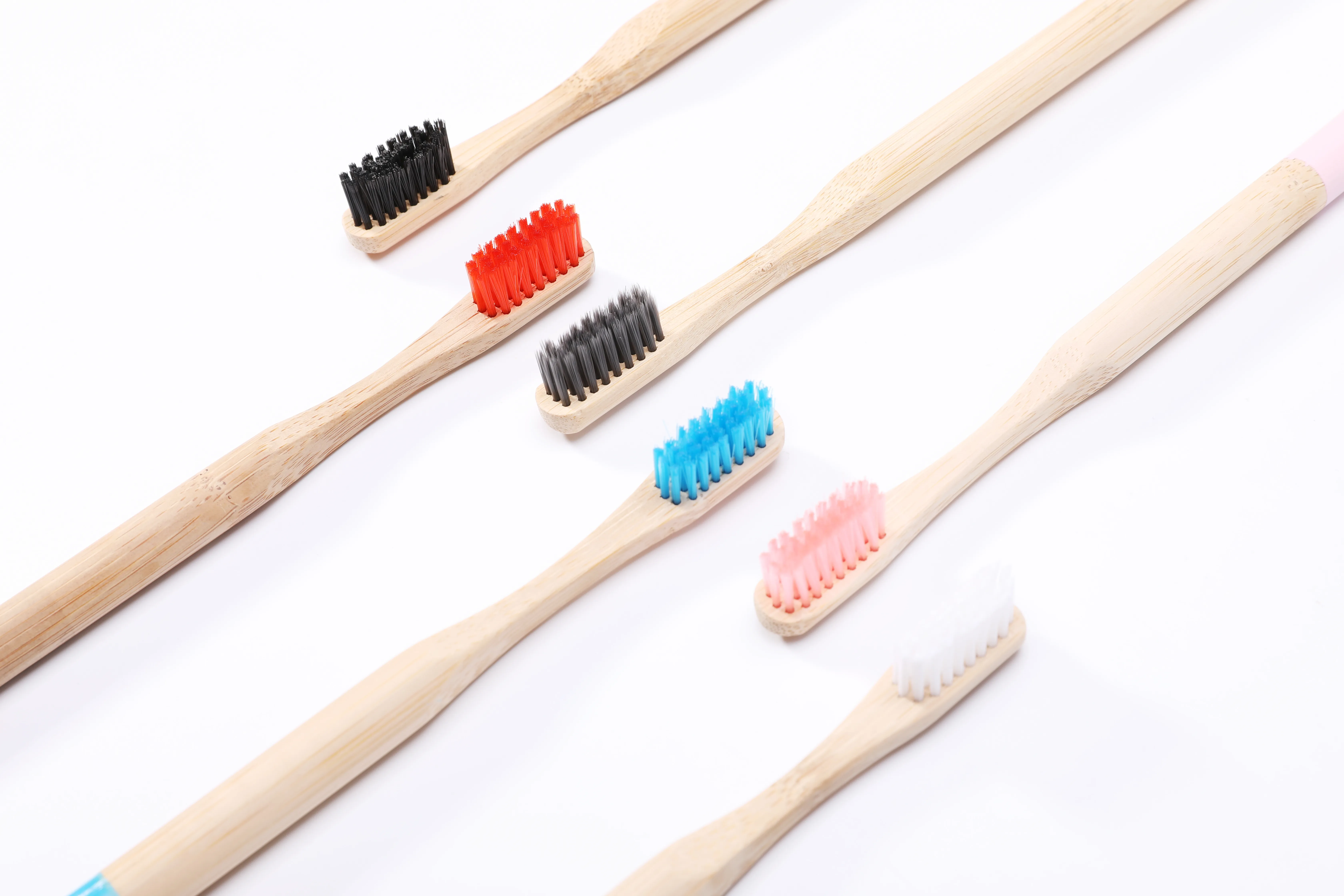 Custom Design Cheap Reusable Bulk Toiletries  Round Head Hotel Use Medium Bamboo Toothbrush for Travel
