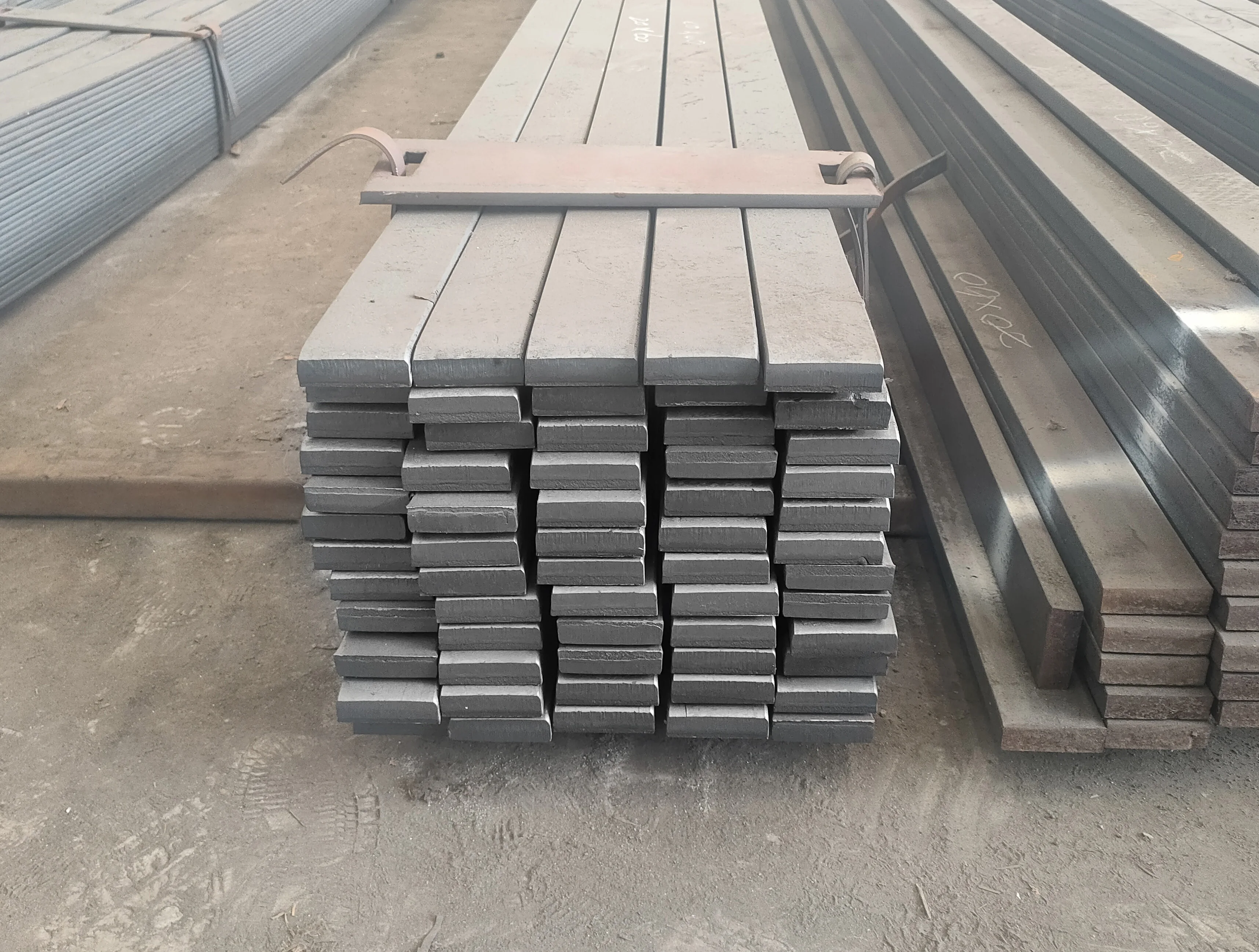 Пружинная сталь Q195 Q215 Q235b Q345b Ss400 Astm A36 горячекатаный перфорированный плоский