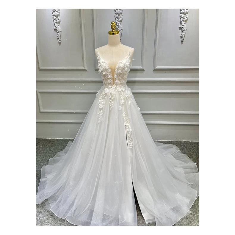 Свадебное платье без рукавов с V-образным вырезом