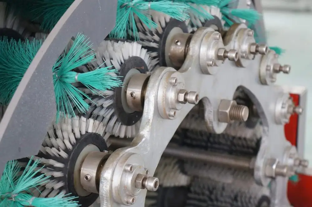 Semi automatic label removing washing machine for glass bottle