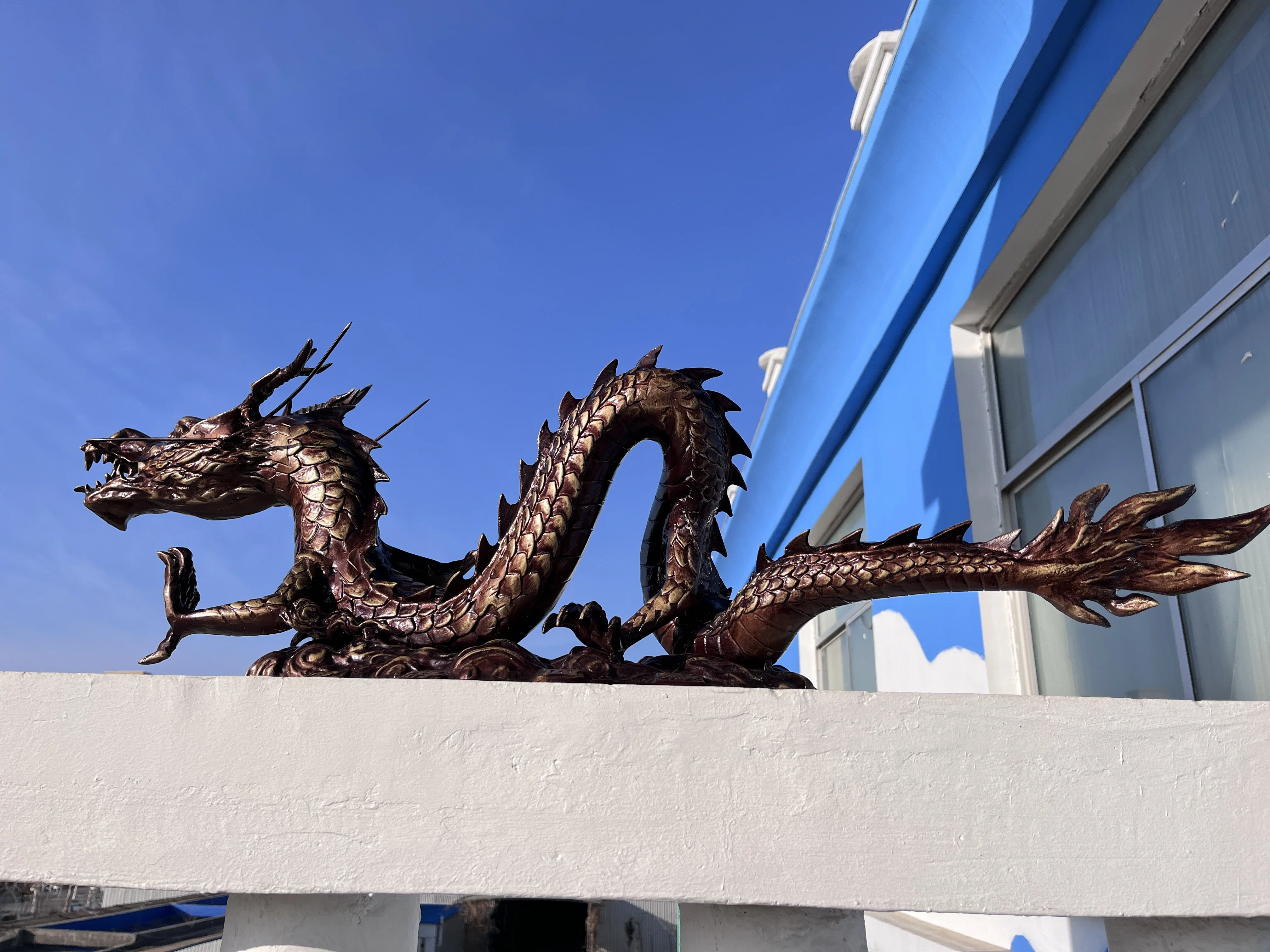 Dragon for outdoor and indoor cast aluminium home decoration