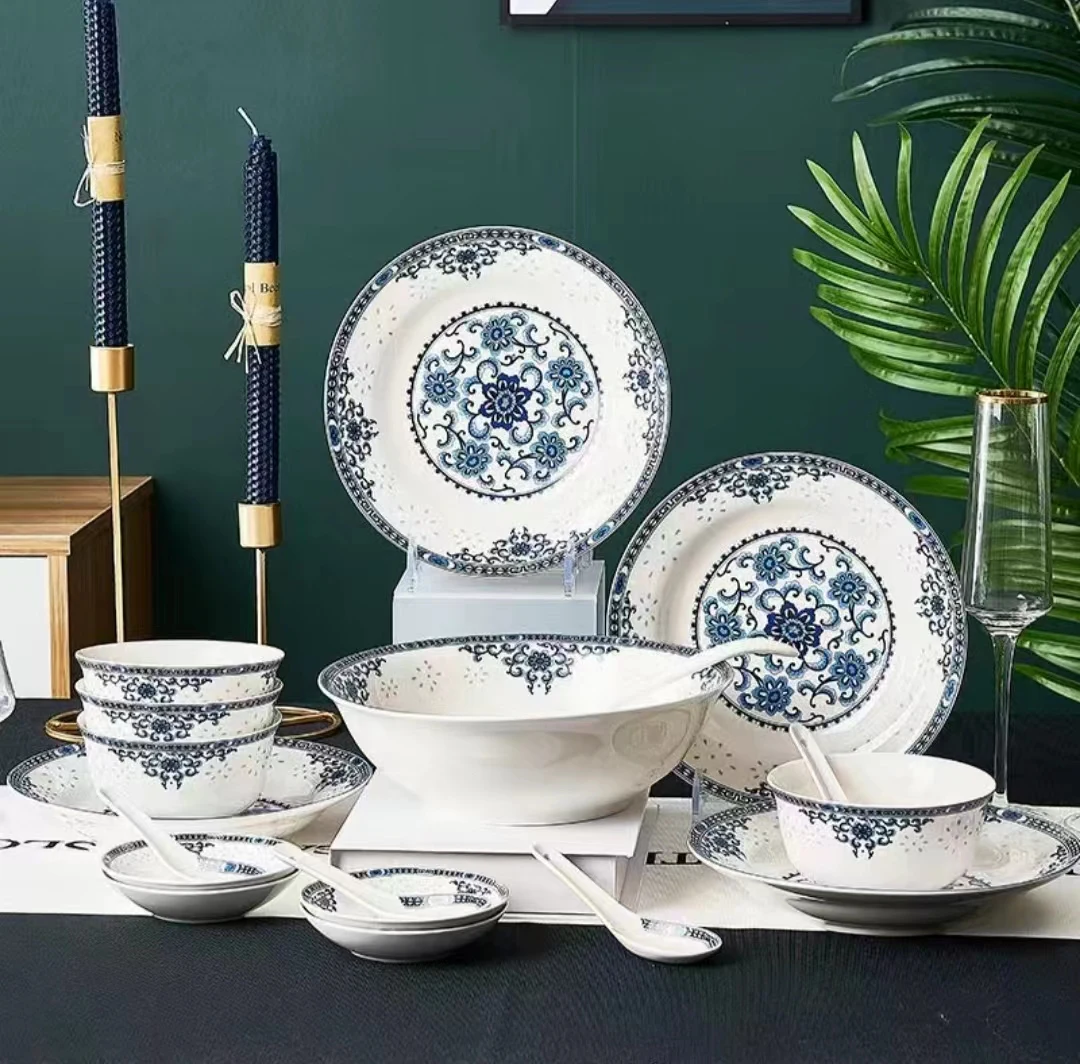 Porcelain Tableware Set Luxury 18-head Blue and White Dinnerware Sets Ceramic Blue Italian Teapot Napkin Rings Set of 4