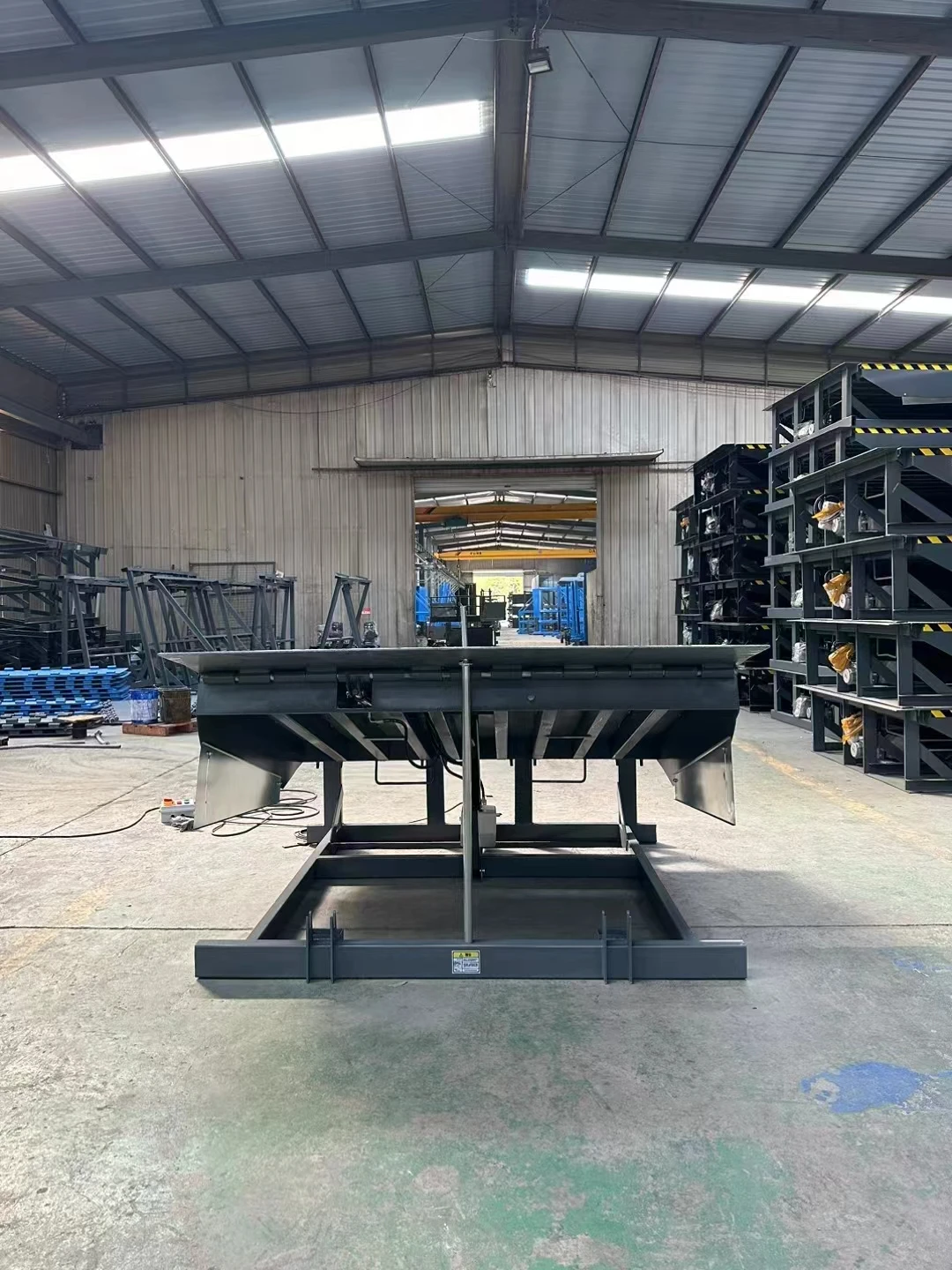 Automotive Mobile Bridge Loading Unloading Ramps Truck Yard Dock Leveler Ramps