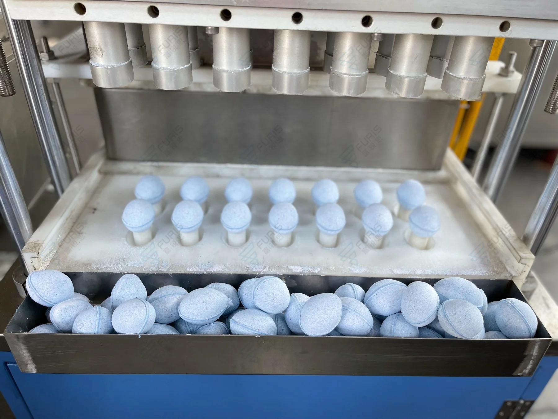 Semi full auto four column hydraulic press bath bomb machine,oem bubble bath ball machine,logo kids bath bombs gift make machine