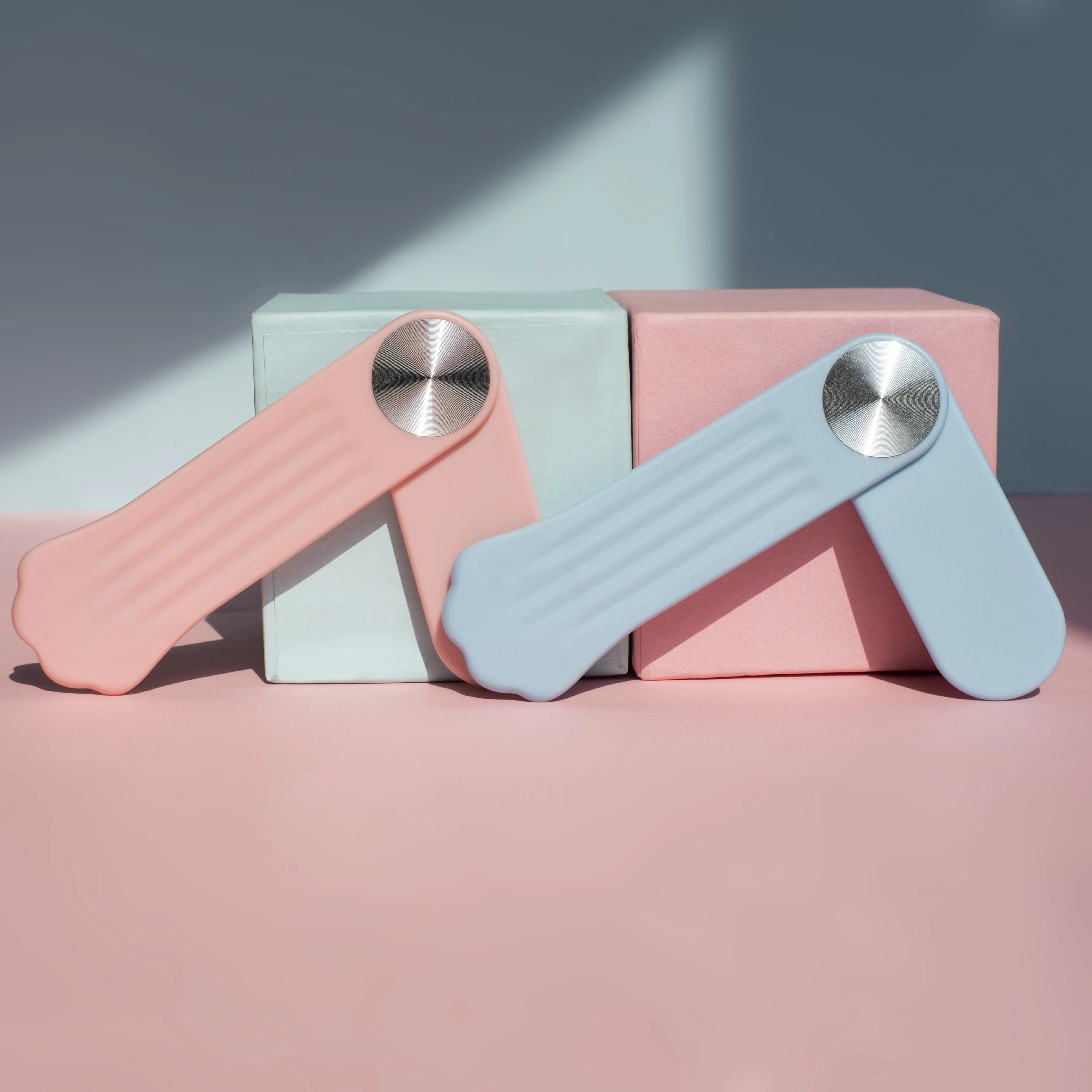 Aluminum Side Mount Clip on Monitor Laptop Expansion Bracket Phone Stand Magnetic Suction Mobile Phone Holder