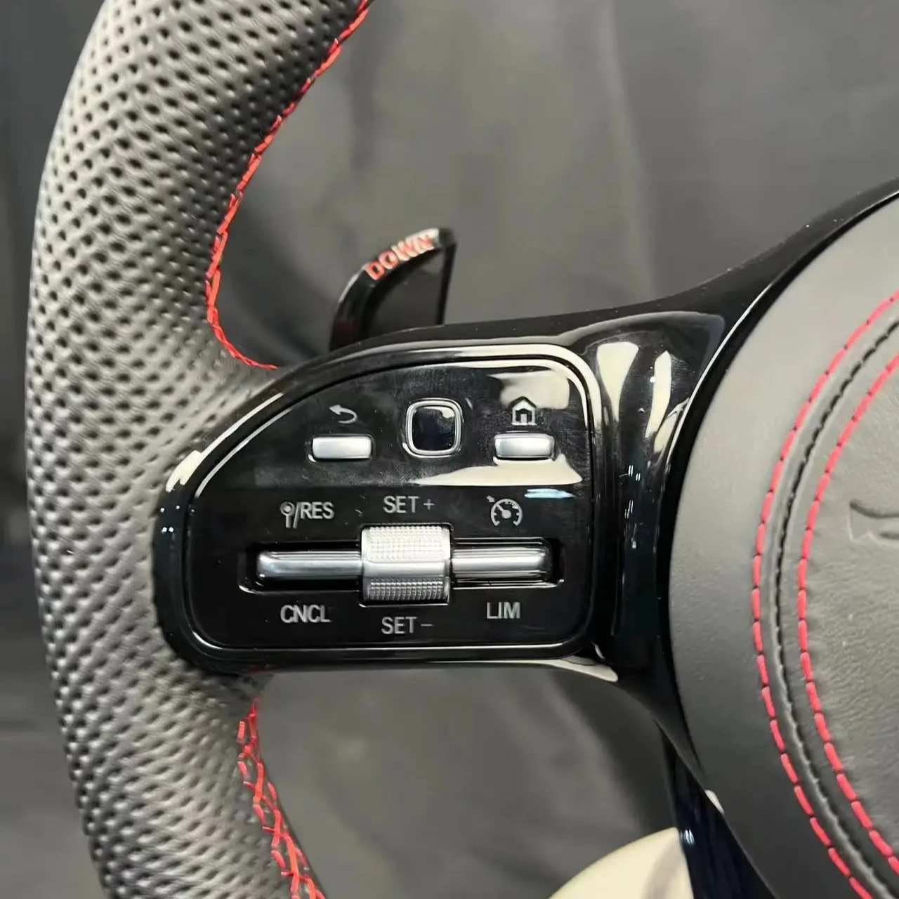Be applicableMercedes Benz seriesC300 C200 C180 W204 W211 W213 W447 GLSFull leather sports steering wheel
