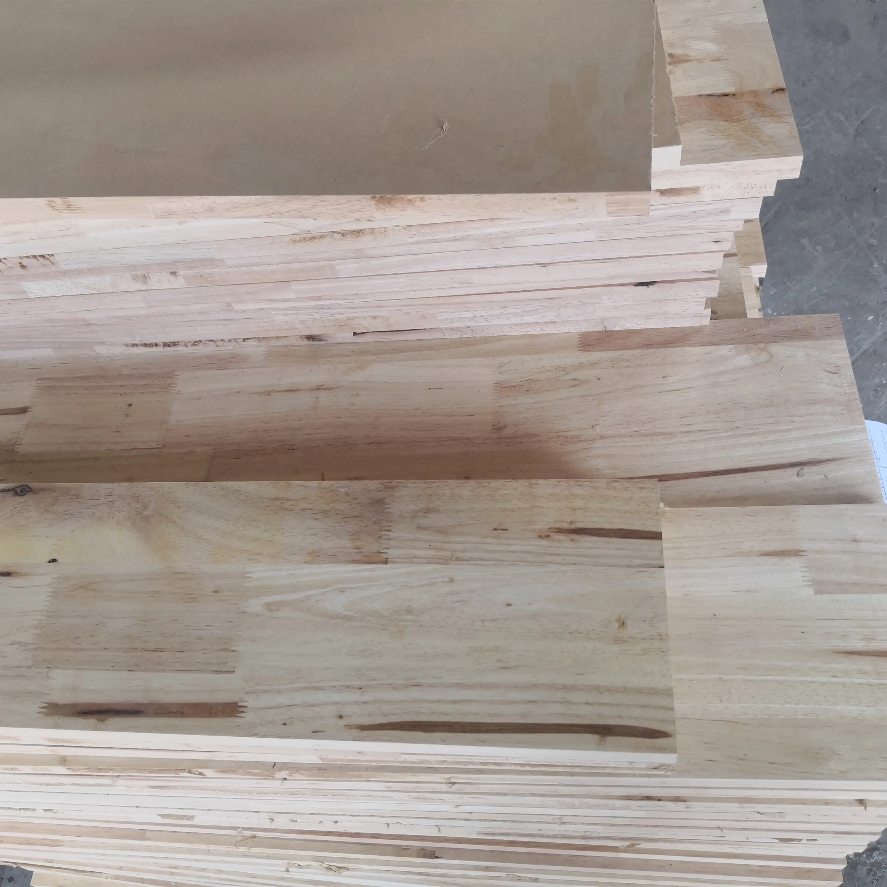 Factory Wholesale Price Customized Size UV Coating Solid Rubber Wood Stair Treads Stair Steps