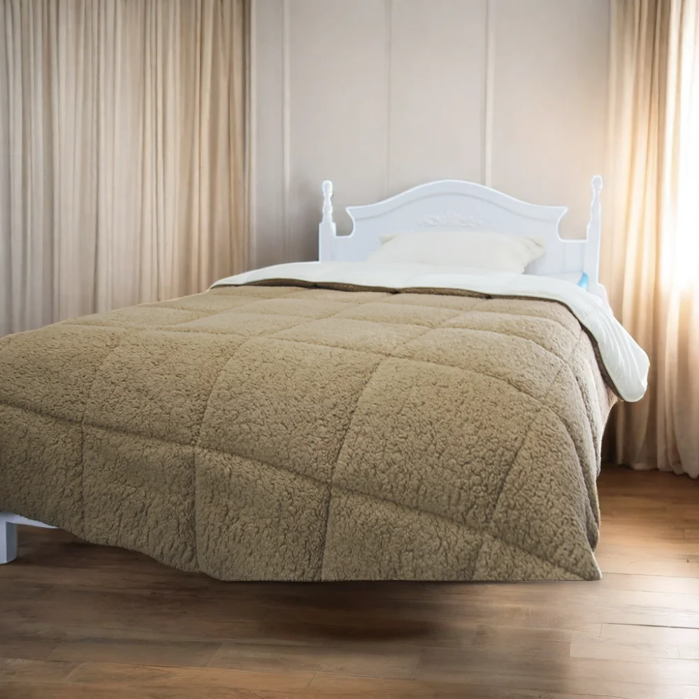 South America Hotsale Super Soft 100% Polyester Solid Lamb Flannel Fleece Winter Blanket Bed Quilt Comforter for Home