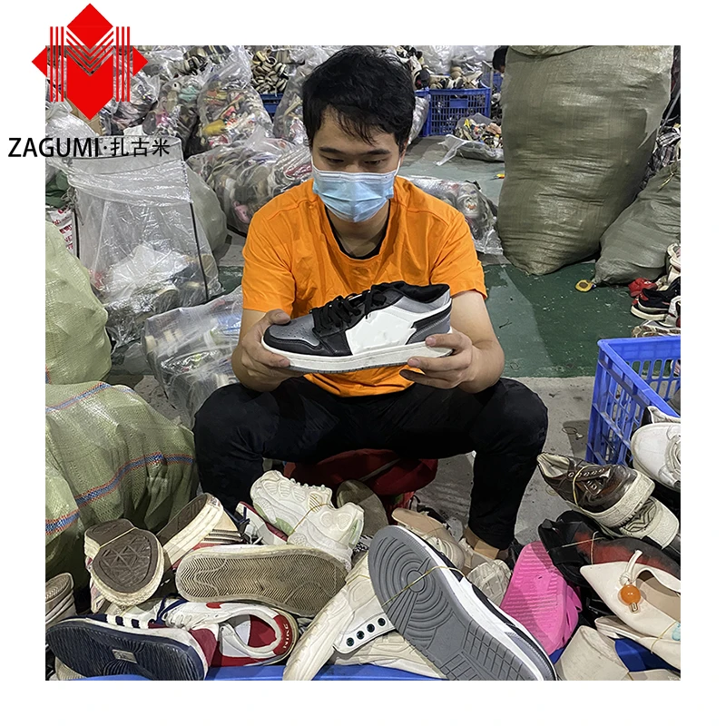 Top Quality De Lujo Unisex Fairly Used Brand Shoes Materials Bola Tampar Sports Shoes Second Hand Black School Shoes in Bales