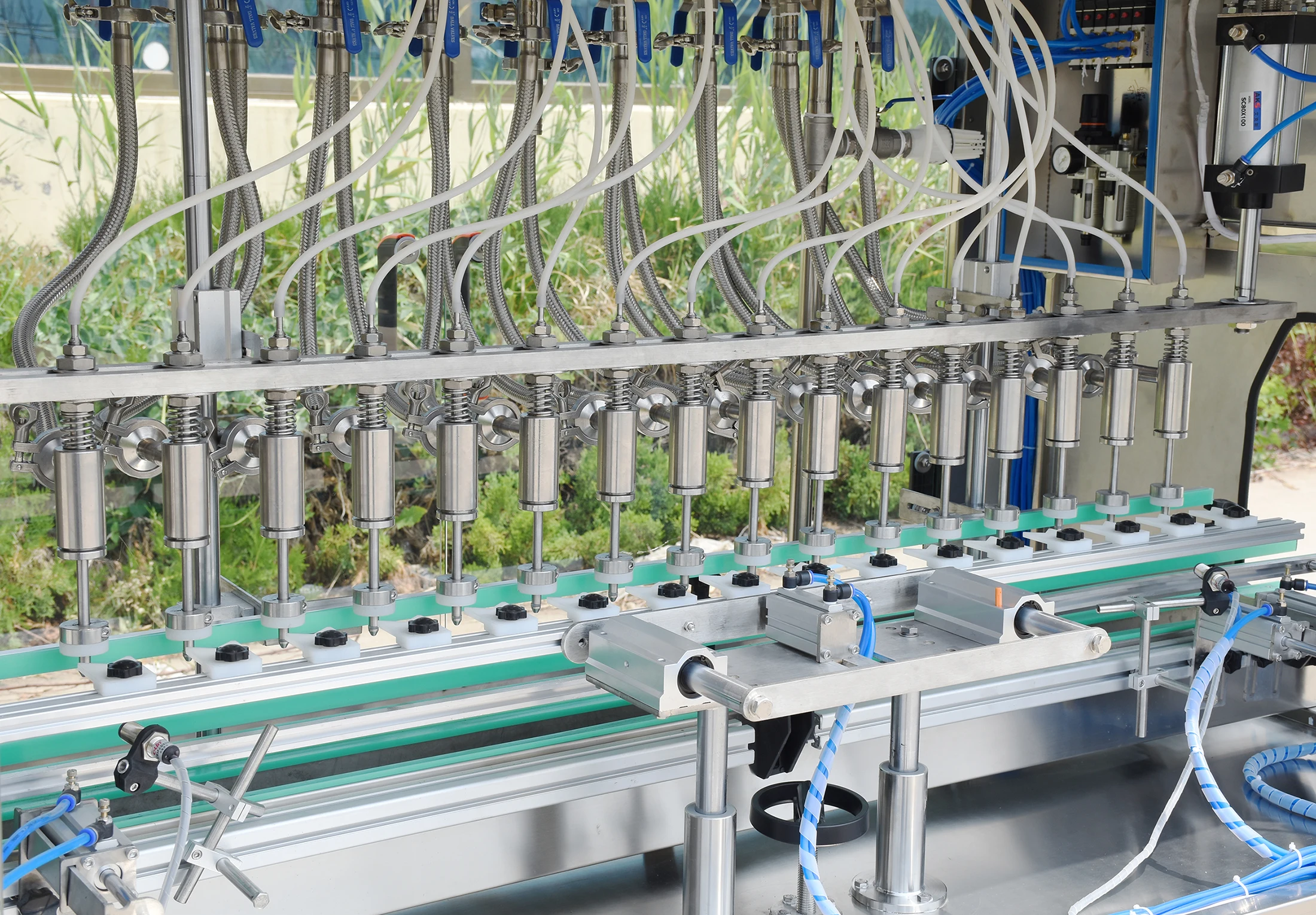 linear automatic vacuum negative pressure soy-sauce,vinegar,rice wine,red wine filling machine 16 nozzles