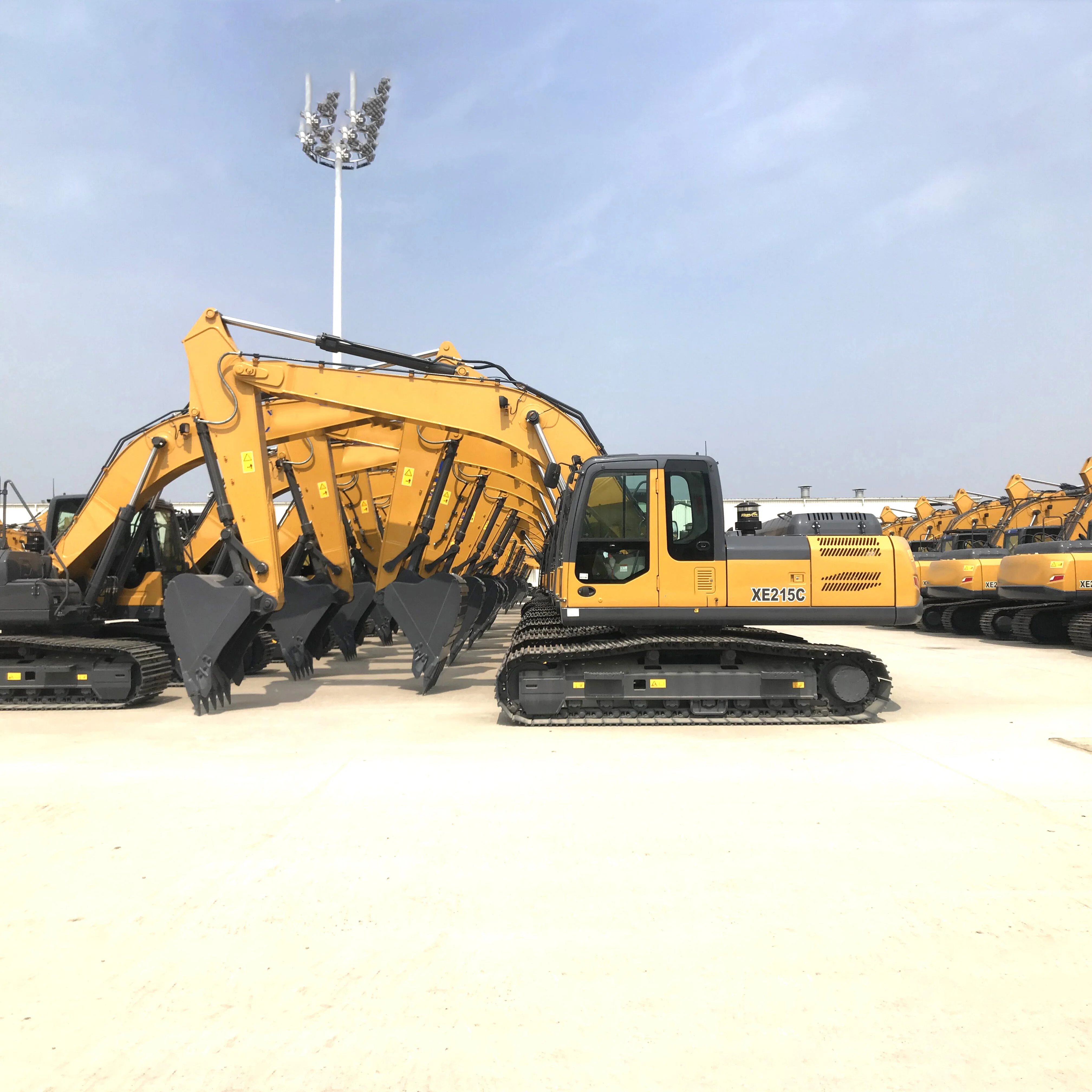 21.5ton Brand New Crawler Excavator Xe215c for Sale