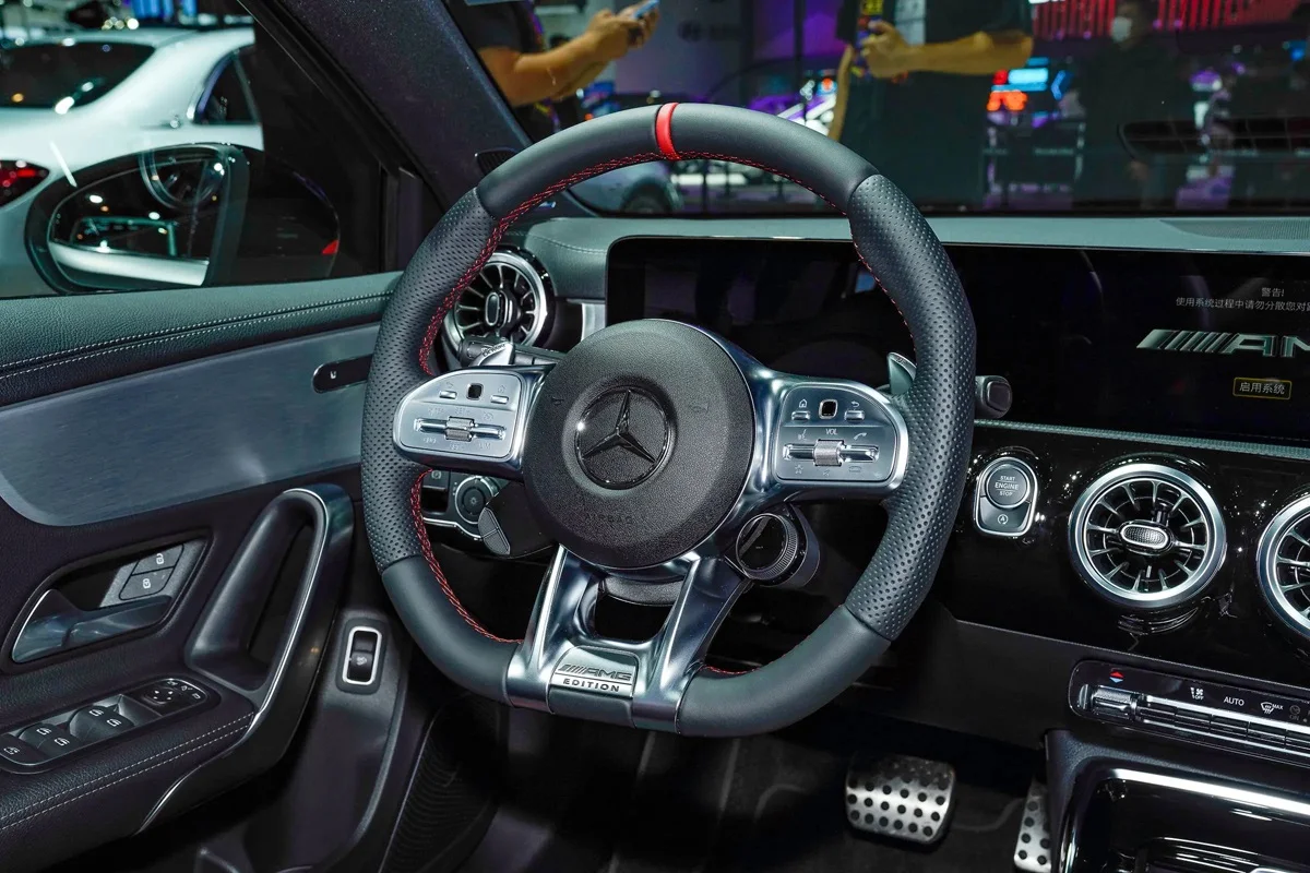 Новый Benz A-Class AMG MHEV седан 35 L 4MATIC 48V 306hp L4 4-дверный 5-местный высокоскоростной автомобиль 250 км/ч Mercedes мягкий гибридный