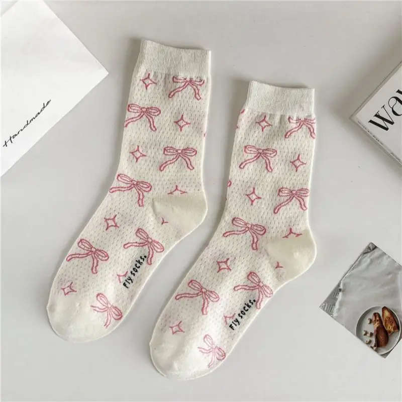 Wholesale hot selling style bow socks mid-tube socks thin wicking black and white socks
