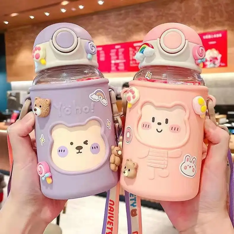 wholesale 620ml portable Leakproof  strap 3D sticker plastic water bottle with straw Cute kids student children bear bottle