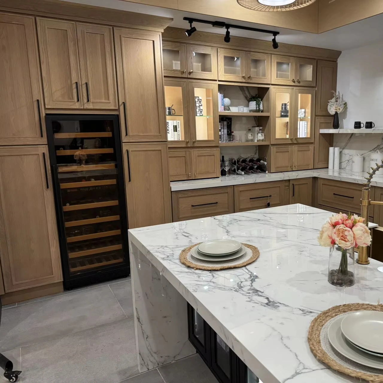 American Standard Size Lacquer Finished Interior Furniture RTA Soft Close Small RTA Kitchen Cabinet from Vietnam