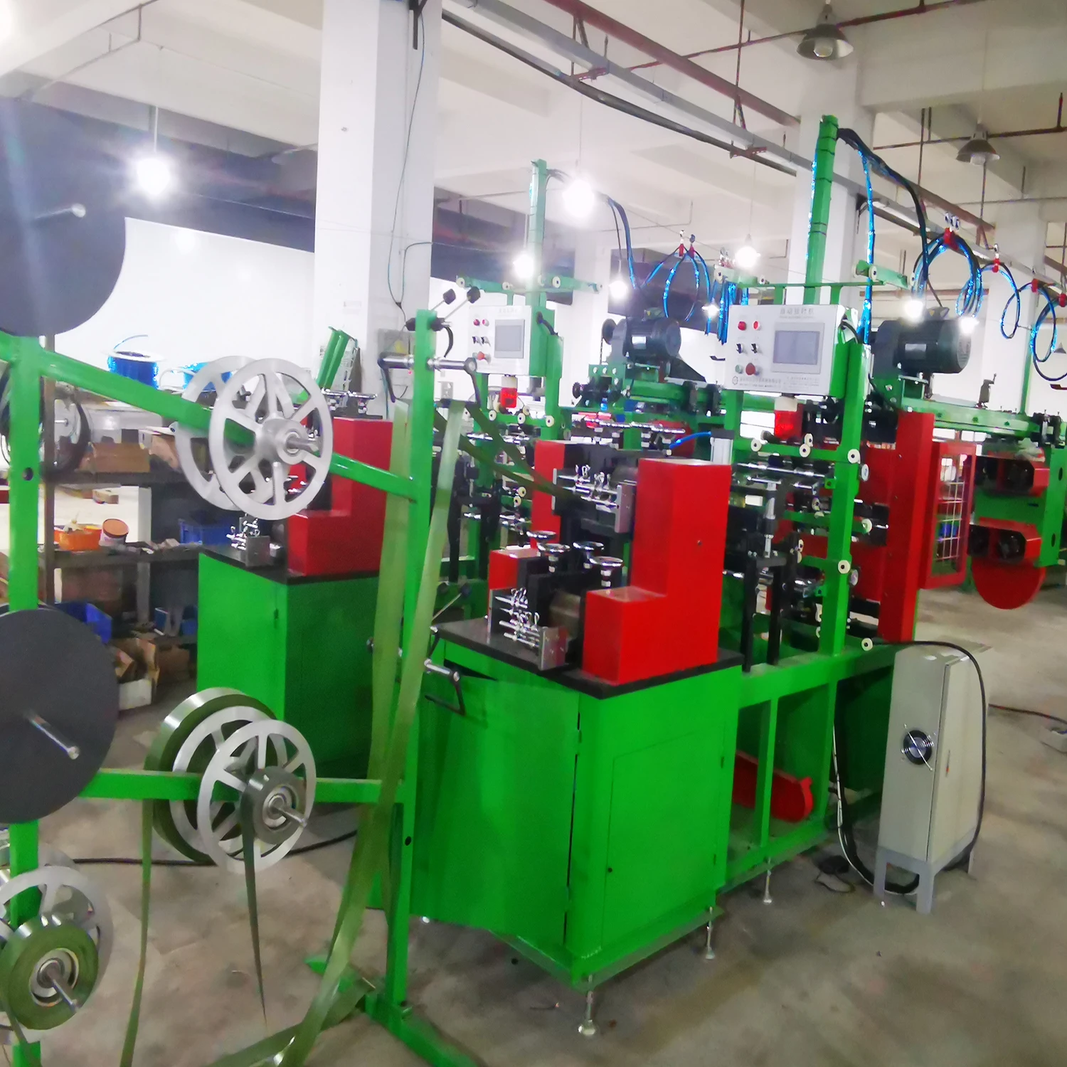 Automatic Mechanical PVC Branch PE Leaves Making Device Automatic Christmas Tree Machine 4 Lines Drawing Leaf Machine