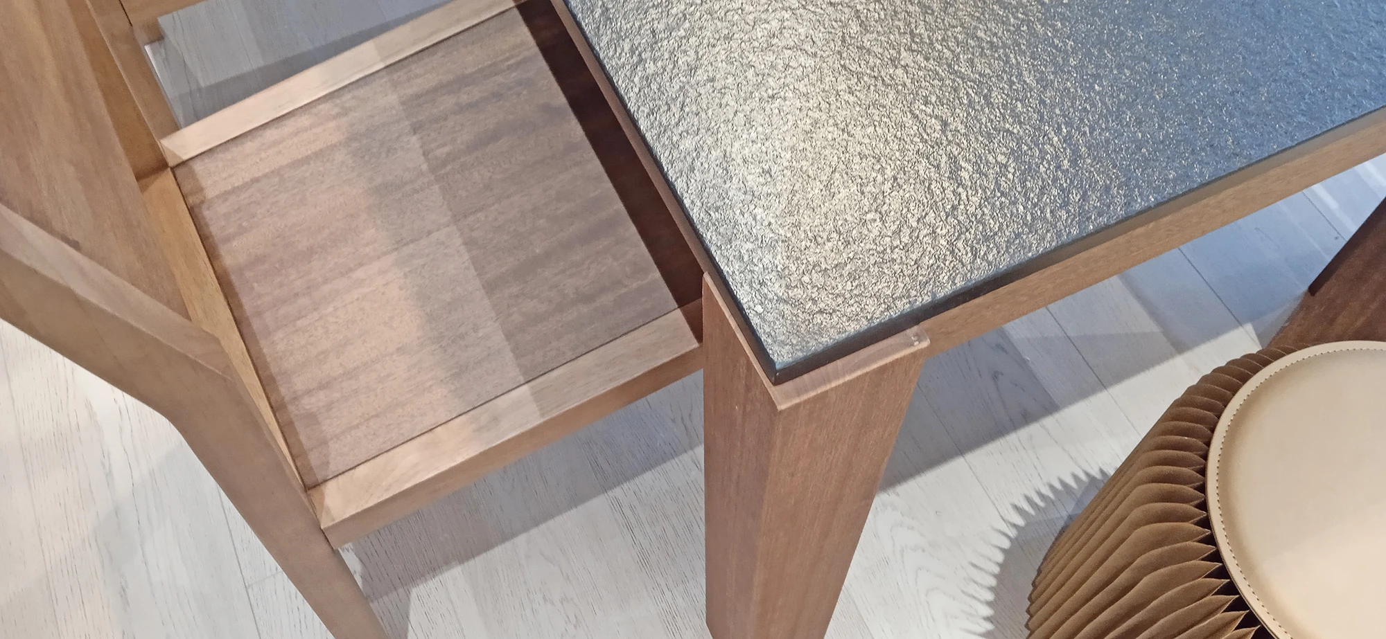 Easy Assemble CKD Package Rectangular Dining Table Solid Wood Legs Steel Table Top Dining Room Furniture For Restaurant Diner