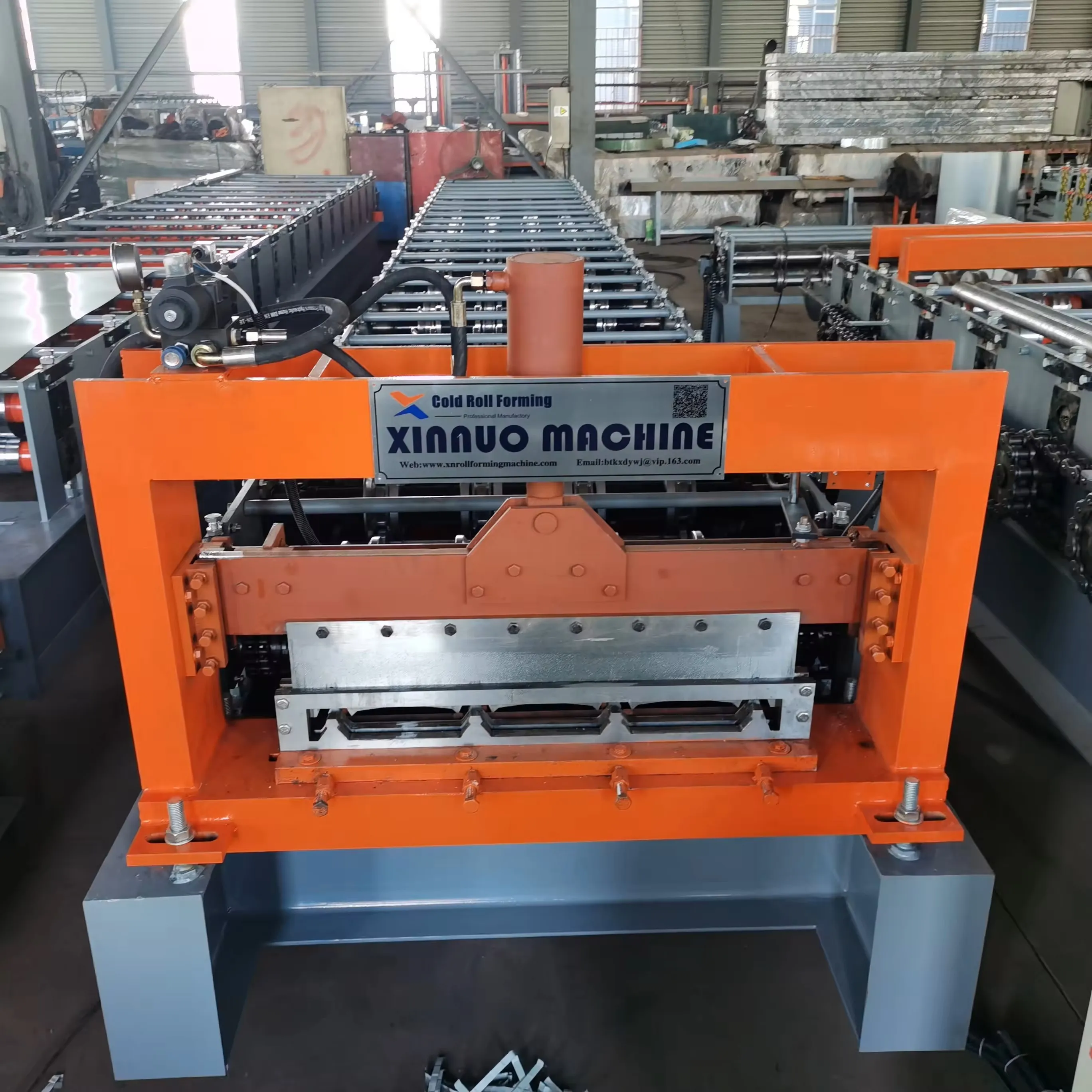 Advanced metal color steel plate roll forming machine for building roofing
