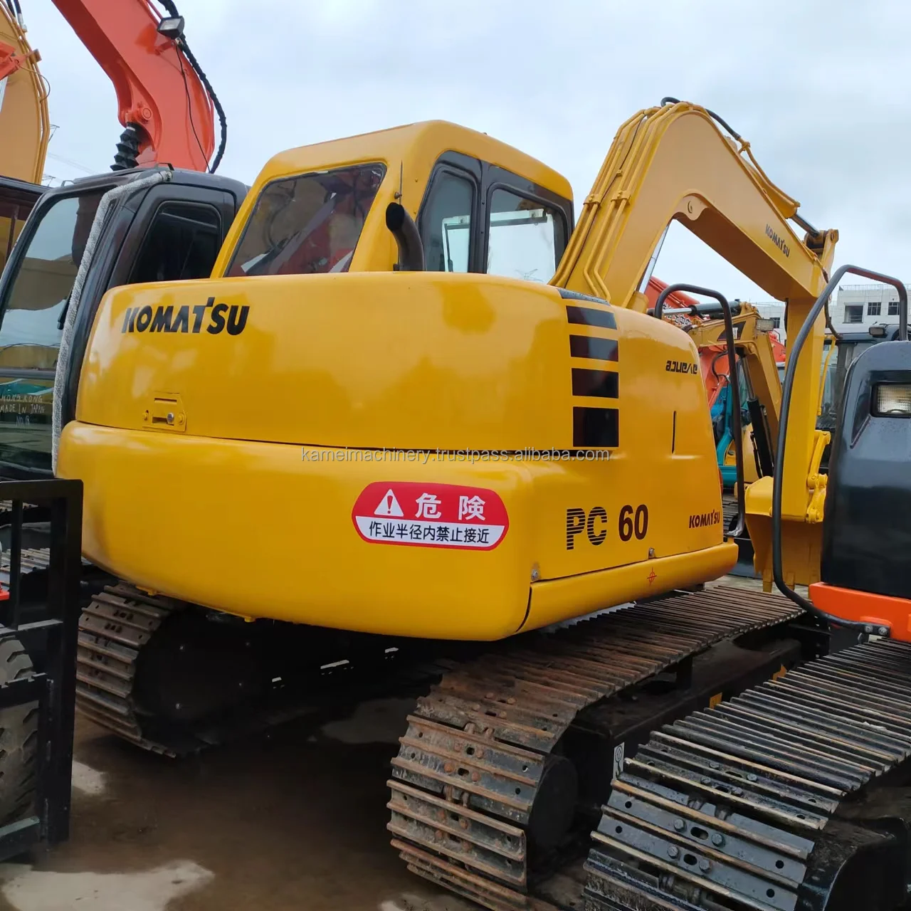 Подержанный мини Komatsu PC60 гидравлический насос экскаватор 6 2 тонн с камнеземным экскаватором ковш дизельный мини-экскаватор кабина для продажи