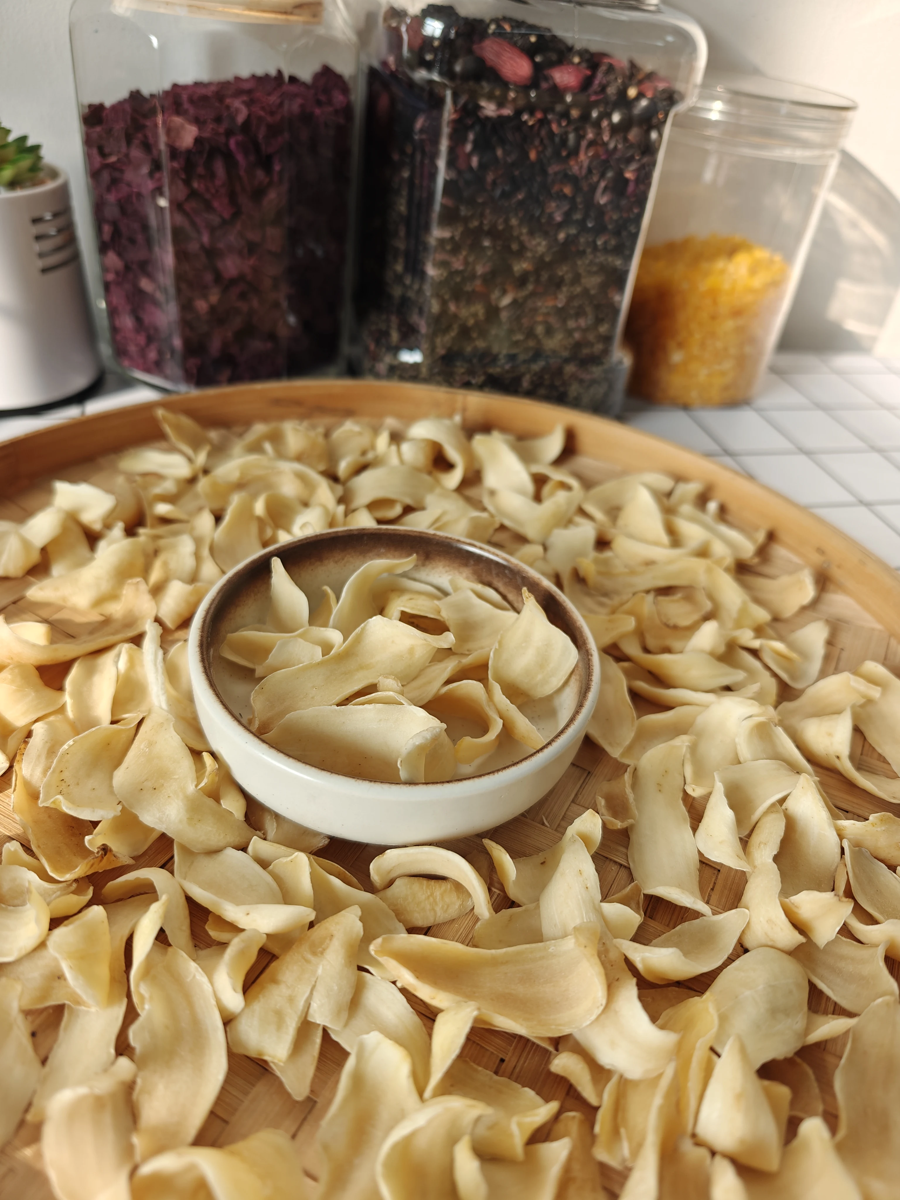Competitive price and best quality dried lily from Vietnam suppliers for export Wholesale Natural Dried Lily