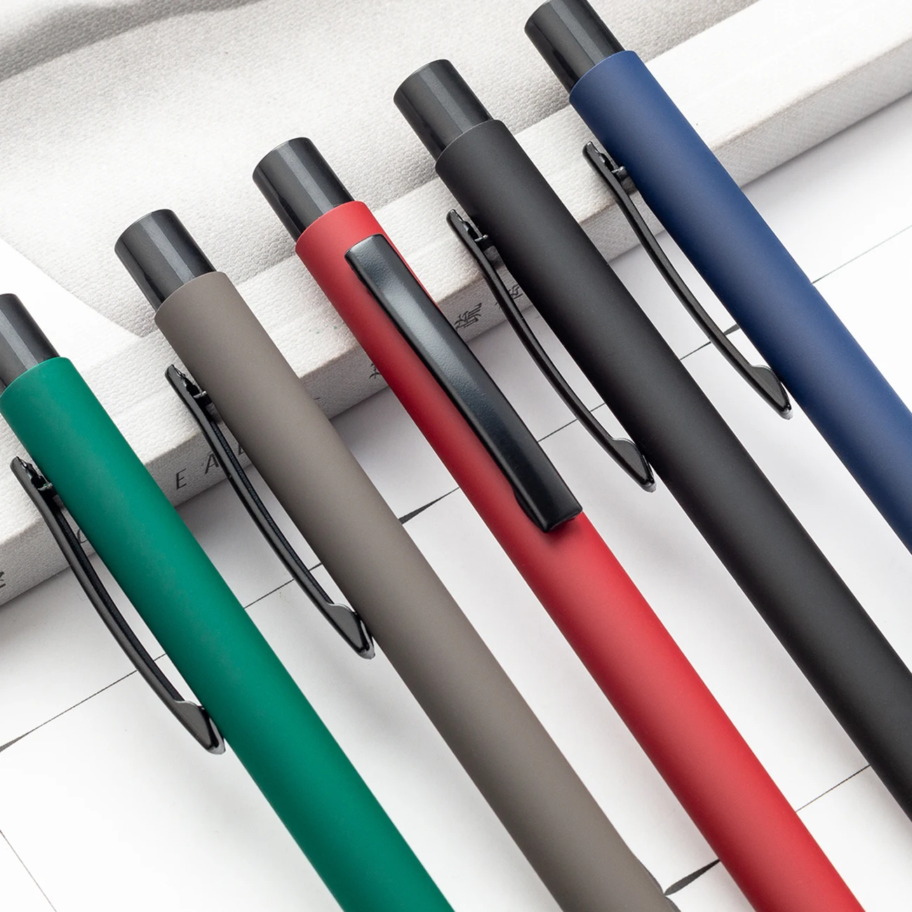 2024 New Hot Selling Cheap Matte Hotel Ball Pen Black Rubber Finish Custom Logo Pen