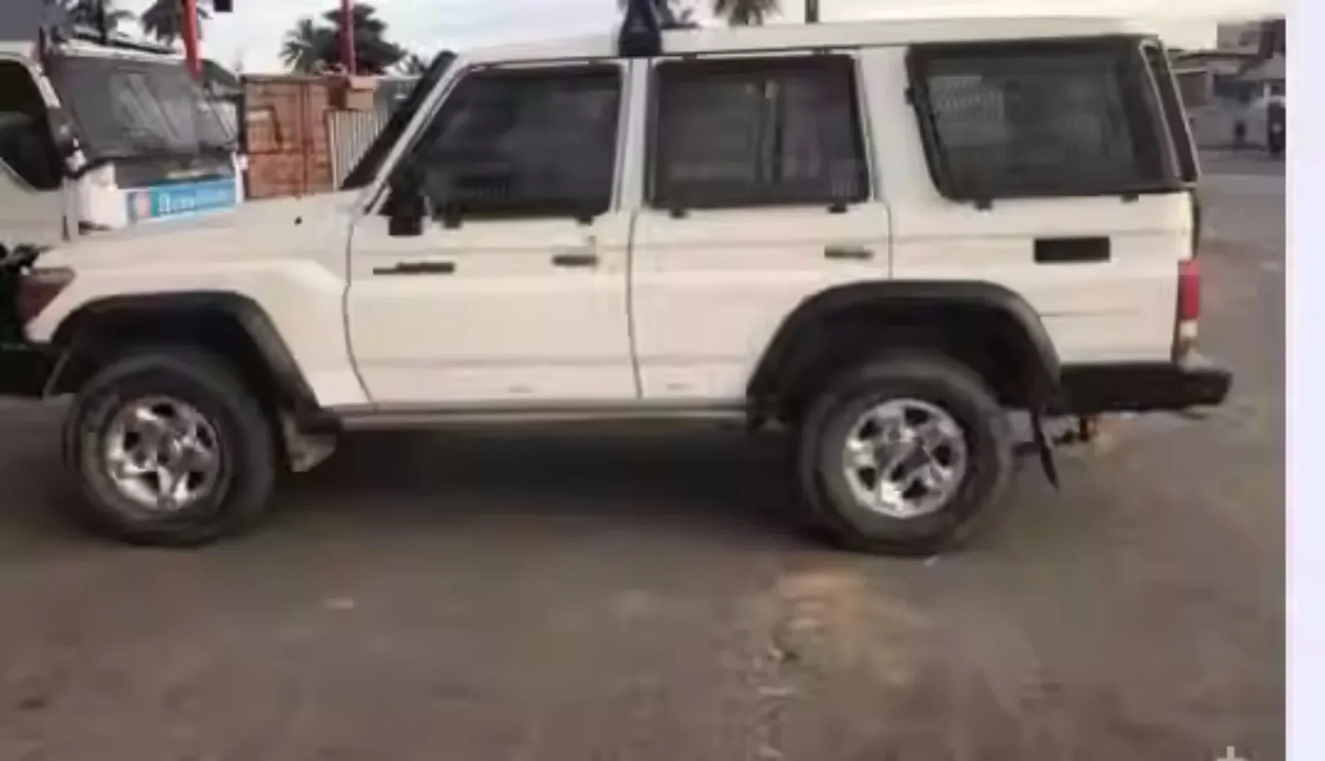 Фендер для бровей Toyota Land Cruiser LC70 LC75 LC76 LC77 LC79