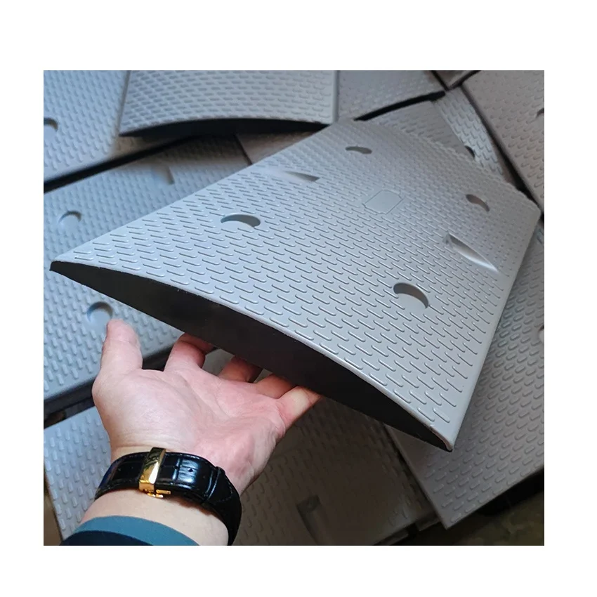 New design colored traffic safety speed bump barrier,speed breaker bump with spikes,corled road plastic rubber speed bumps