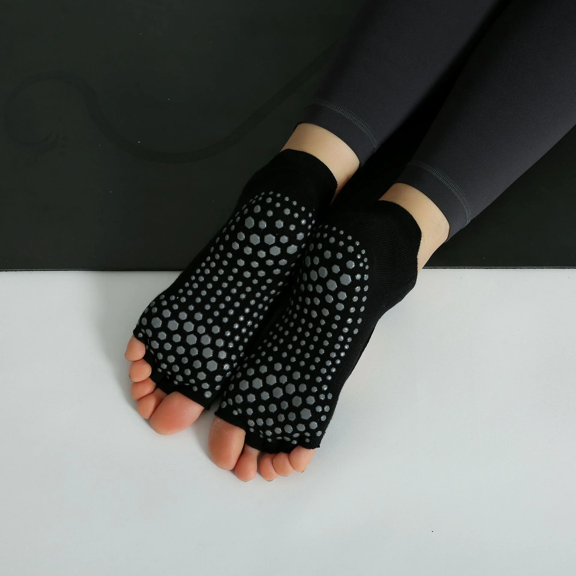 Custom Embroidery Logo Pilates 5 Toes Socks Anti Slip Non Slip Yoga Socks With Grip For Women