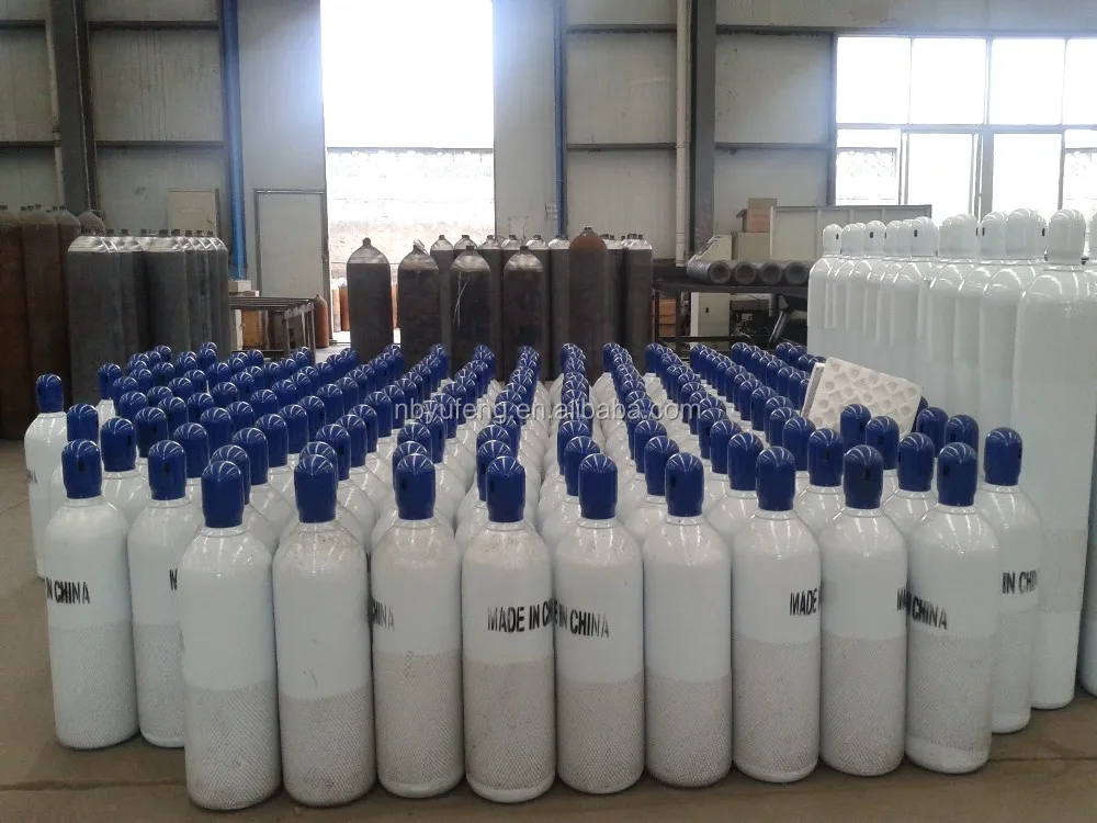 Кислородный баллон из стали и алюминия в газовом баллоне