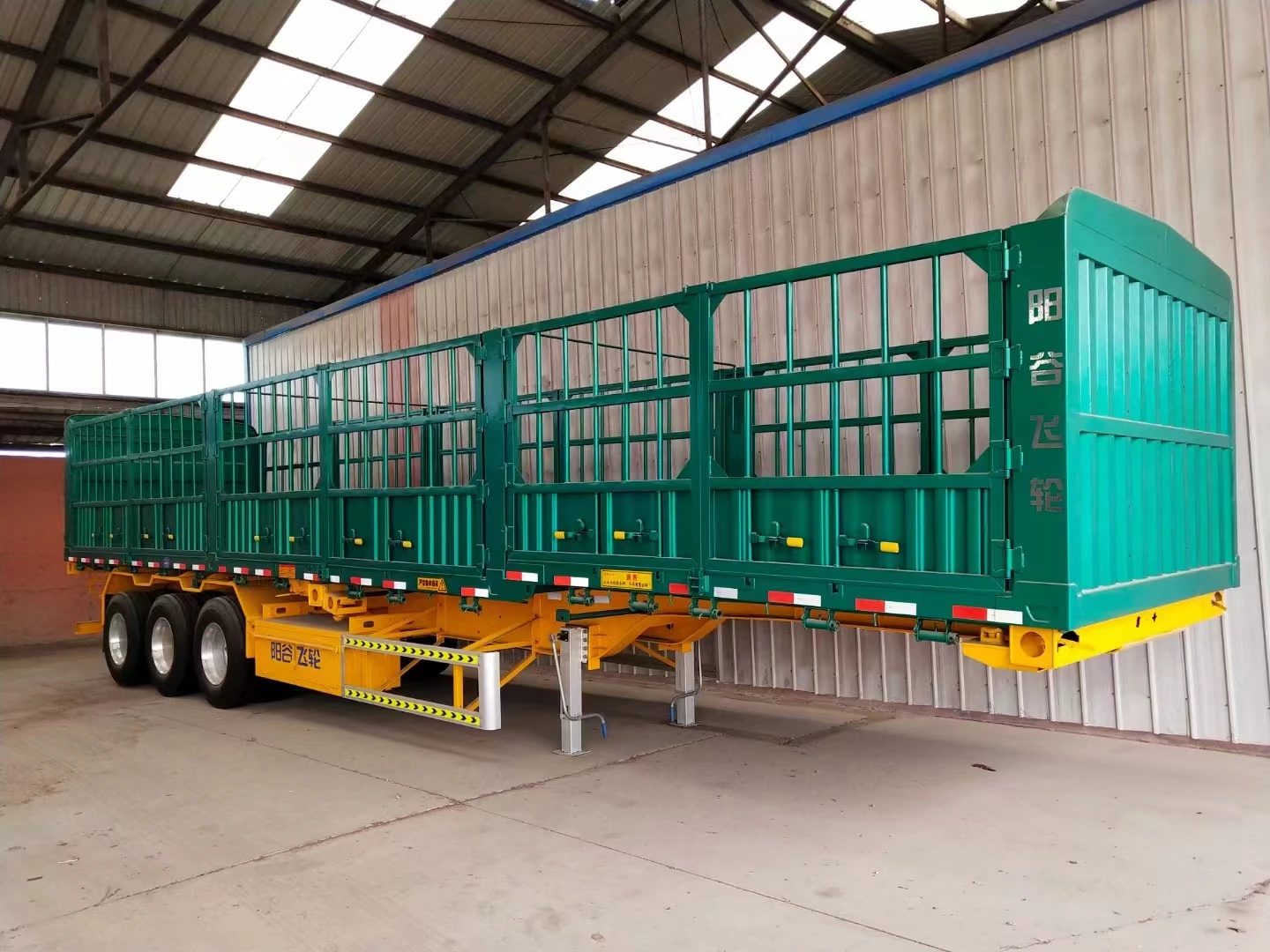 Low price sale: 3-axis 13 m long barn trailer, skeleton barn trailer, electrophoretic paint