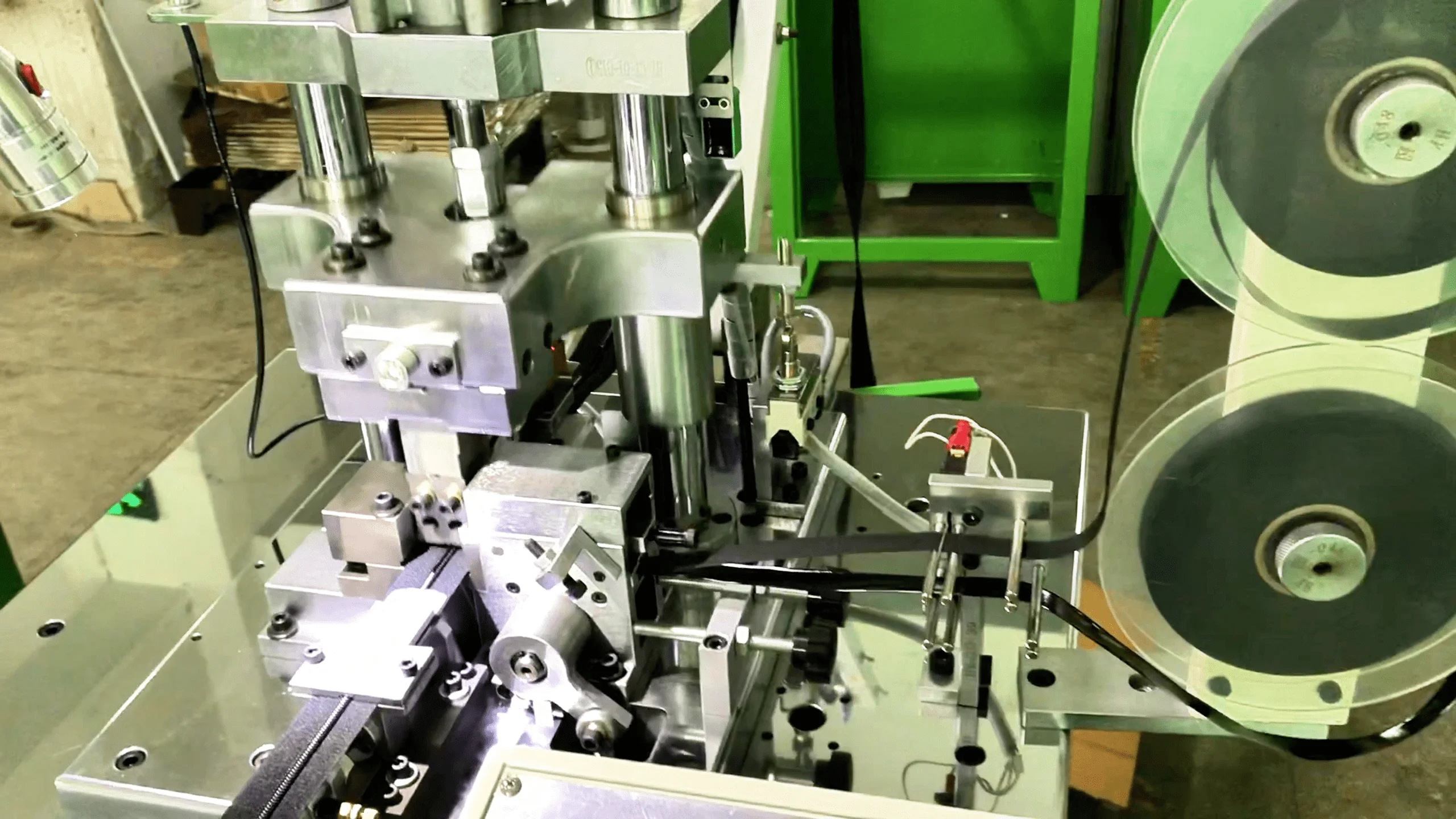 ZYN 2023 New design Zipper tape fime welding sealing machine for zipper making machine industrial zipper product machine