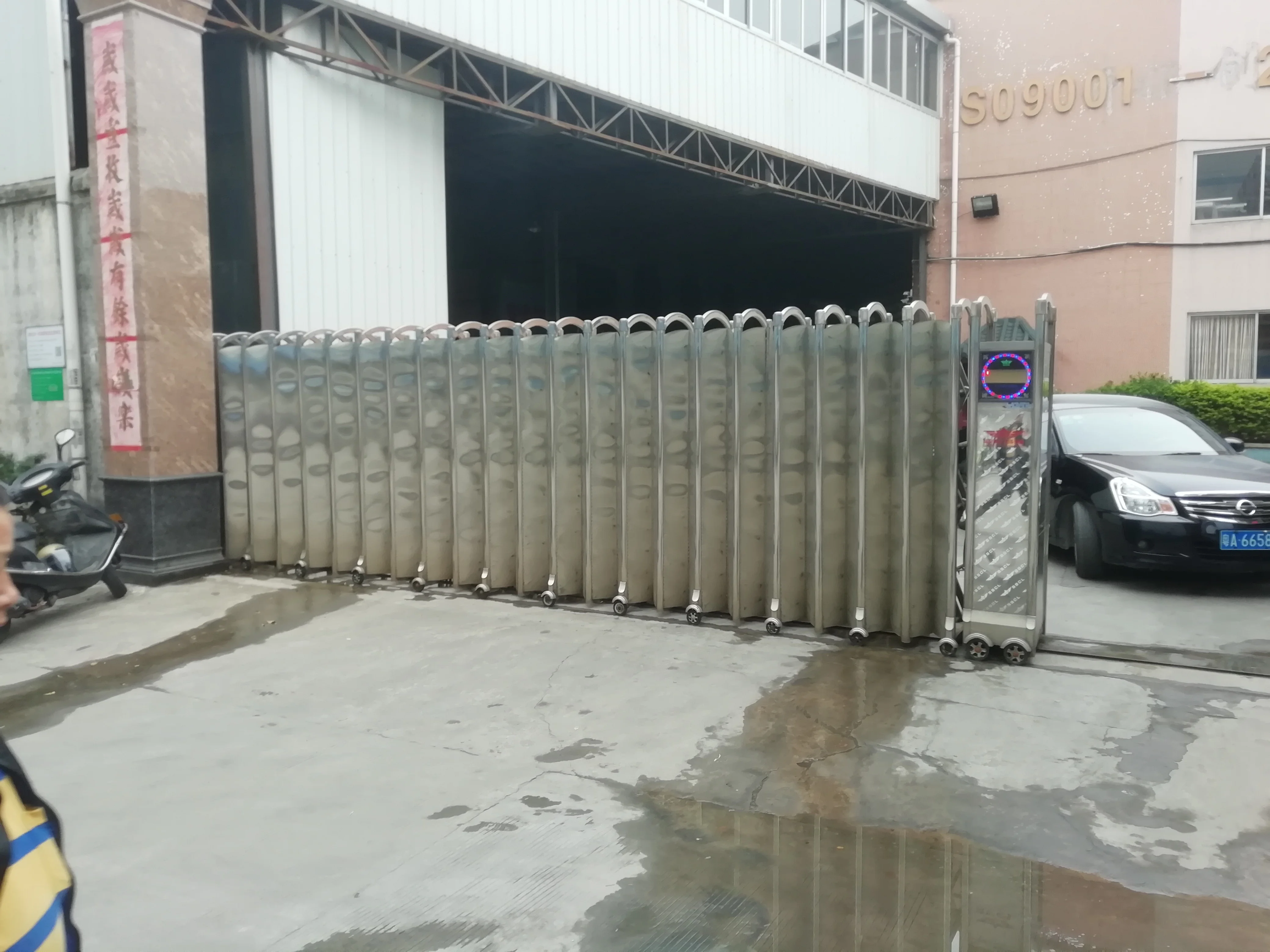 Stainless Steel Retractable Automatic Collapsible Gate With Remote Control for School