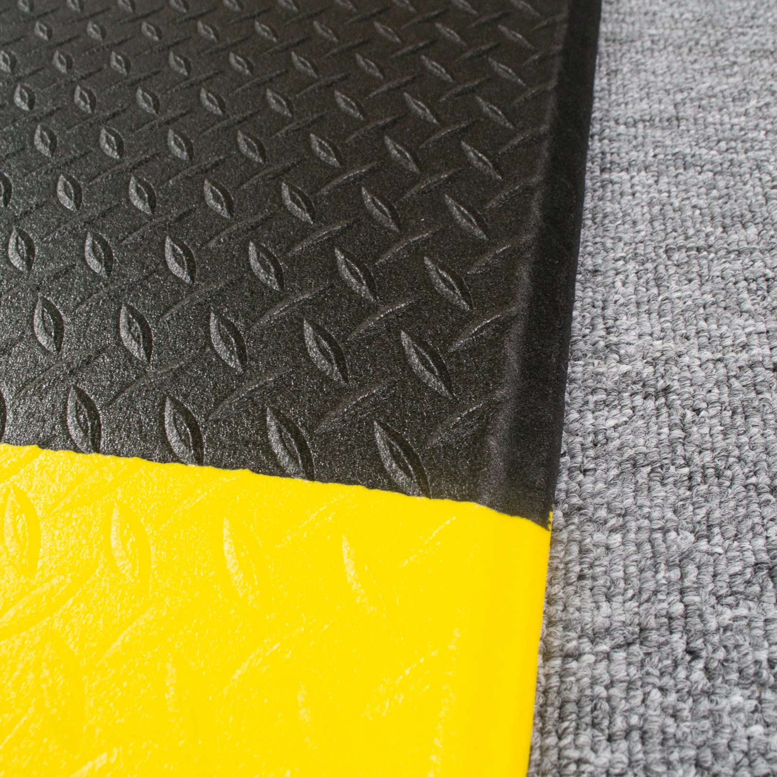 Heavy Duty Commercial Grade Diamond Plate Vinyl Non Slip Safety Ergonomic Standing Mat