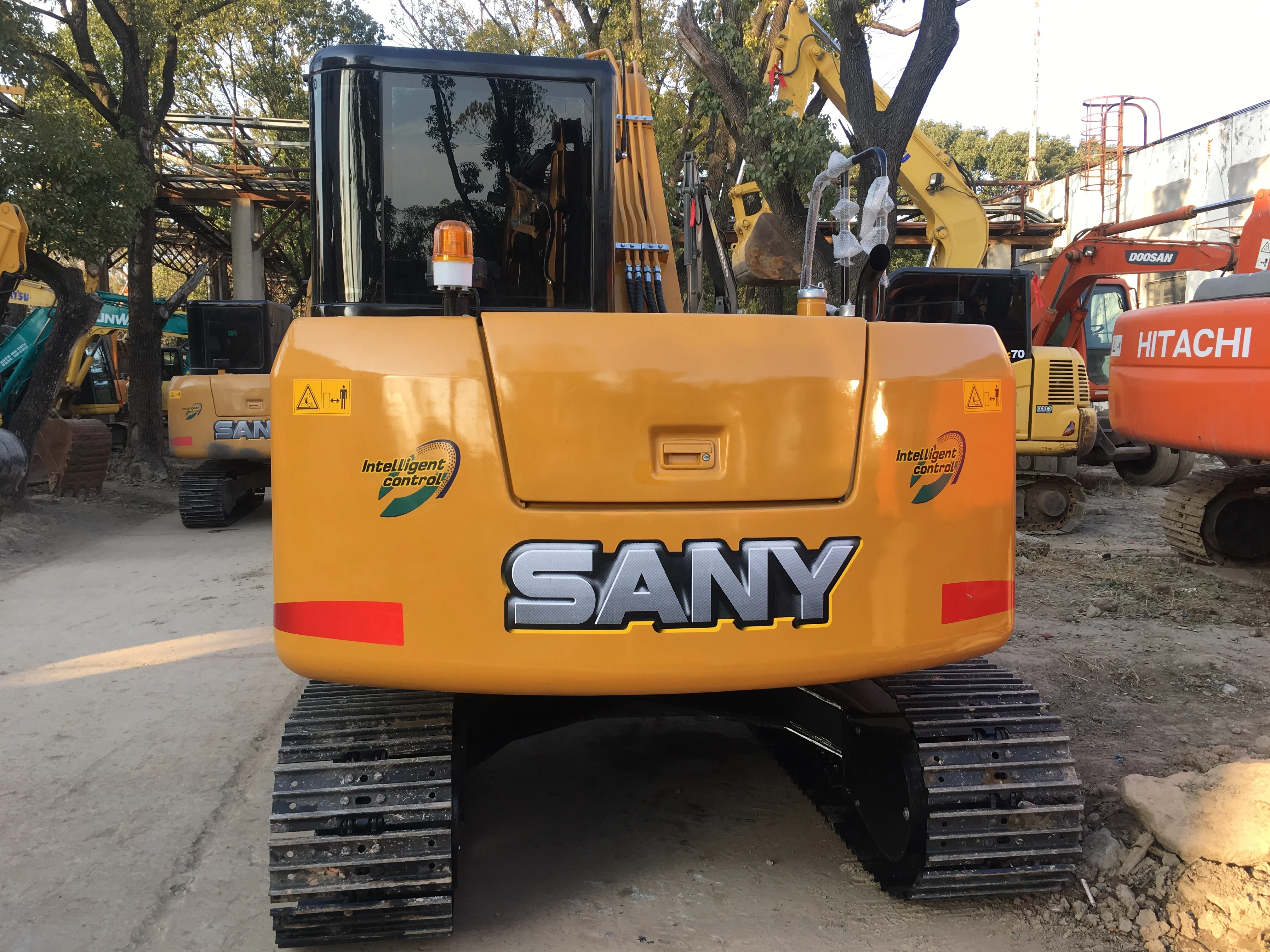 Дешевая продажа б/у экскаватора Sany 75 произведенного в