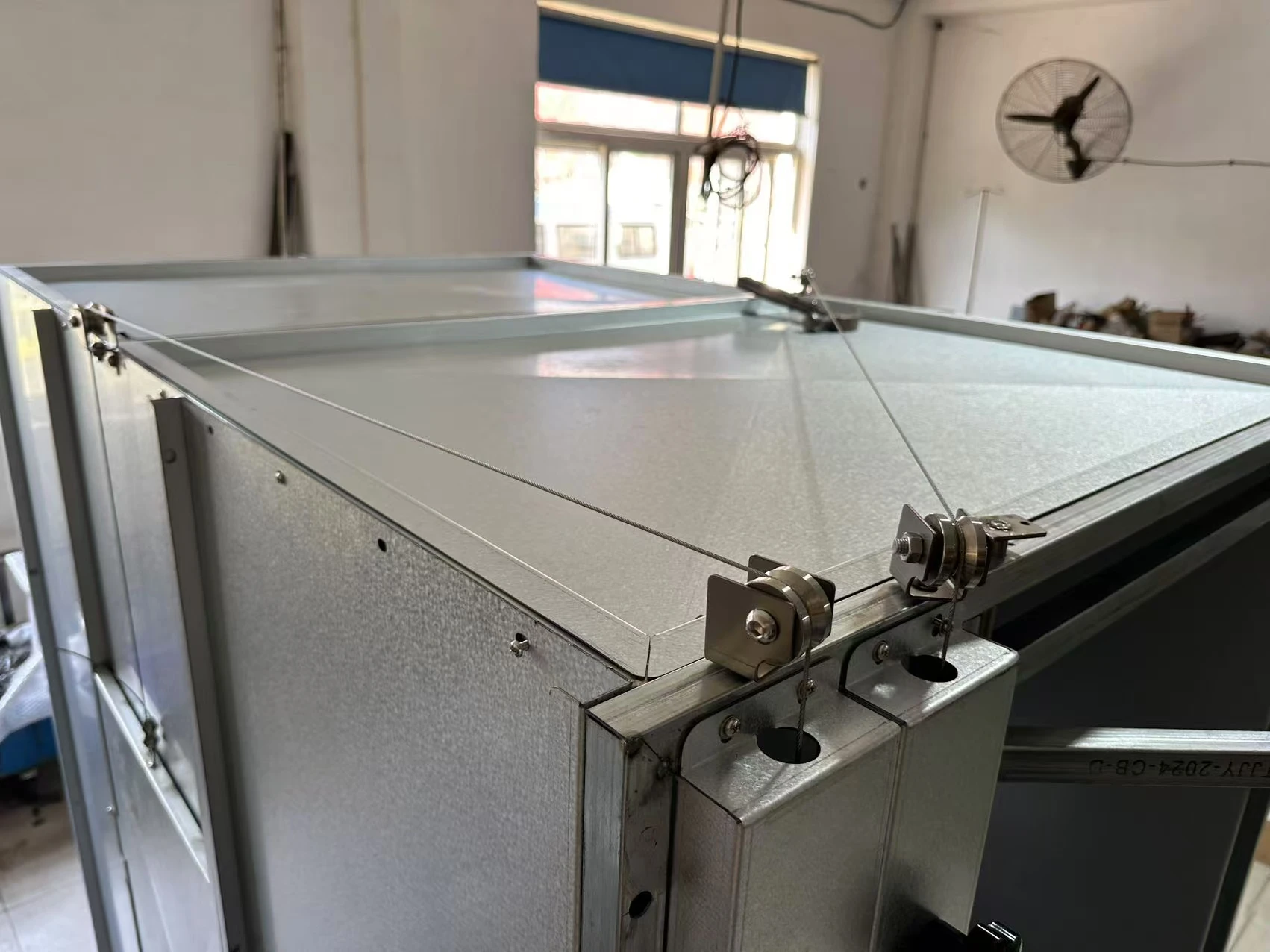 Institute/Laboratory animal isolation cage kennel Convenient lift door Factory custom non-contact isolation kennel