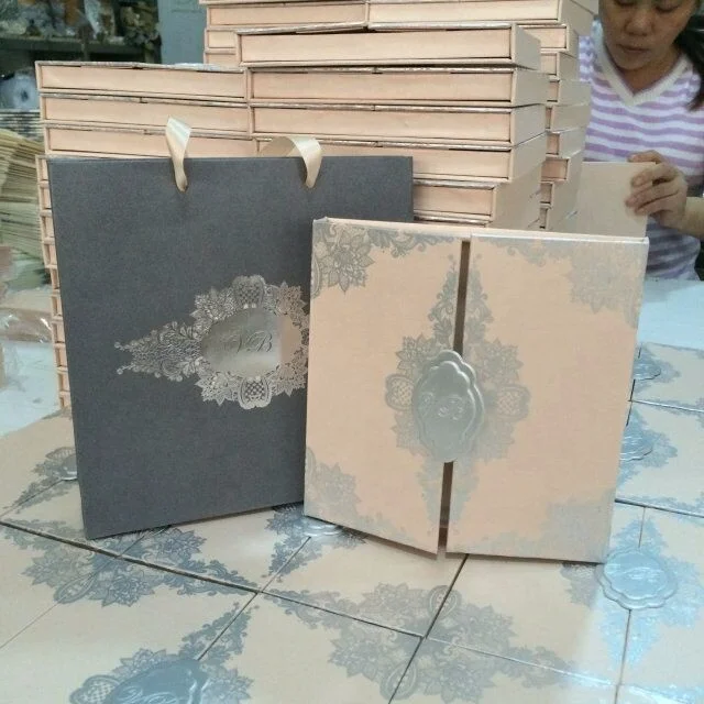 Customized textured luxury  hardcover figure box with custom clear acrylic with silver font wedding invitation cards