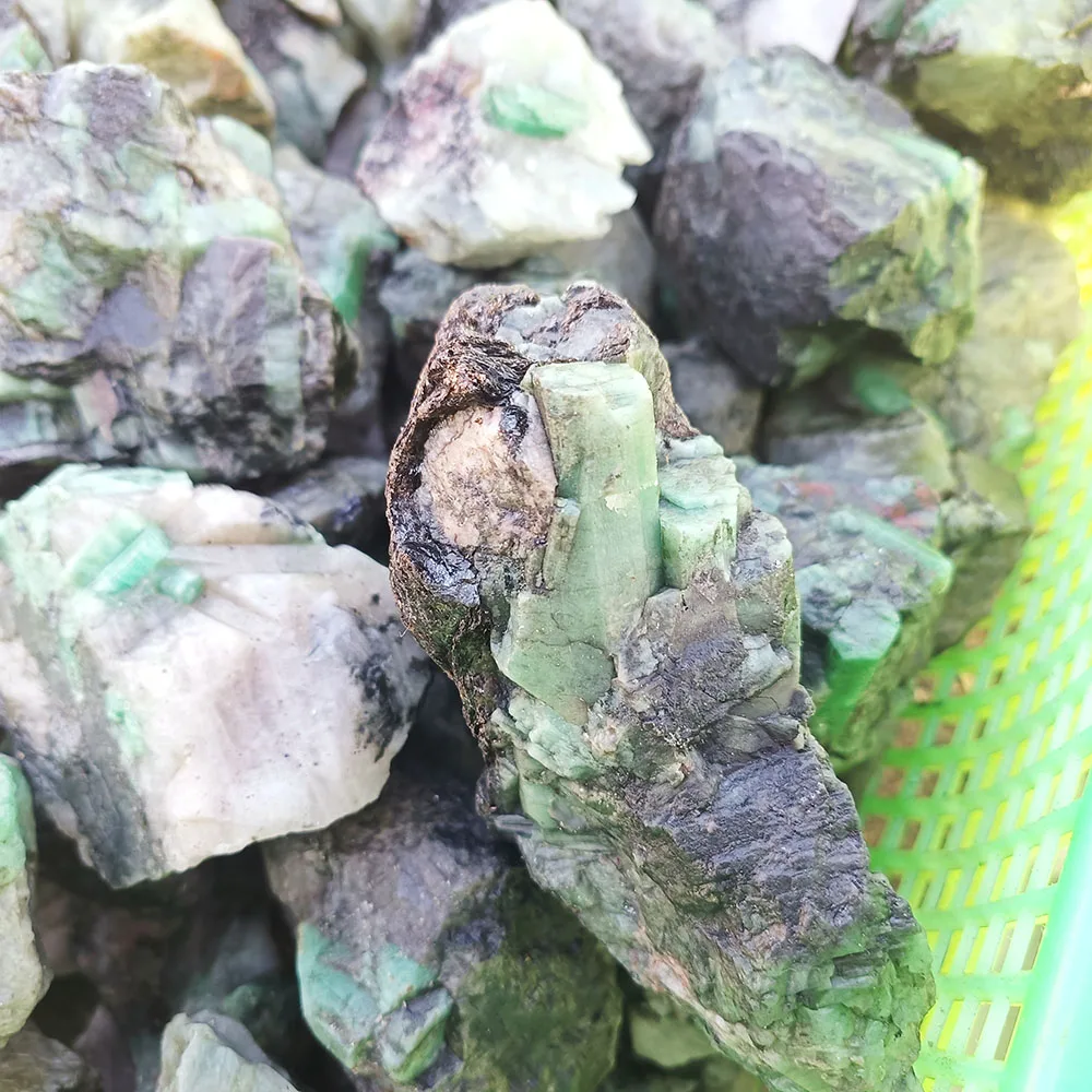 Natural emerald rough stone price wholesale high quality raw emerald stone